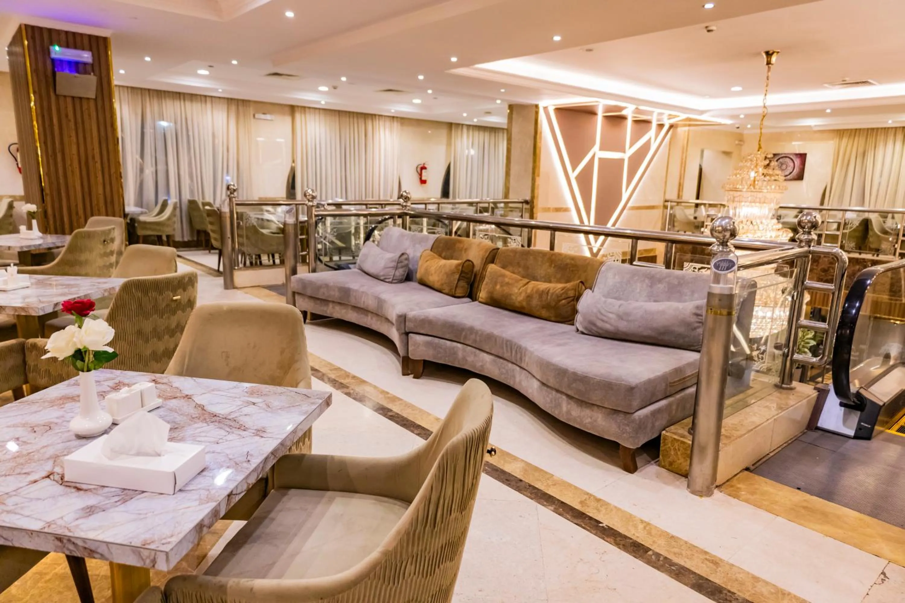 Restaurant/places to eat in Waqf Othman Bin Affan Hotel