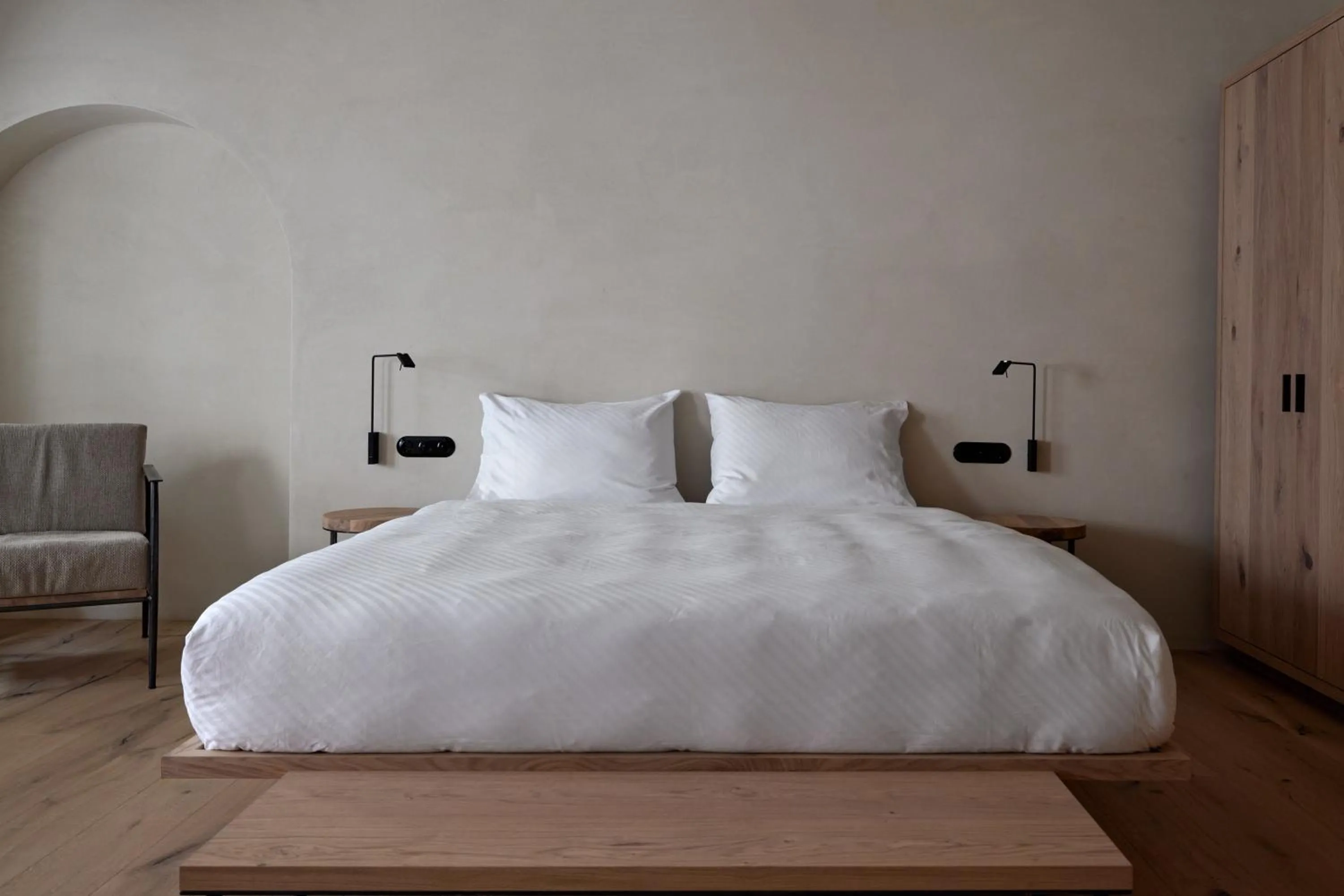 Photo of the whole room, Bed in fink Restaurant & Suites