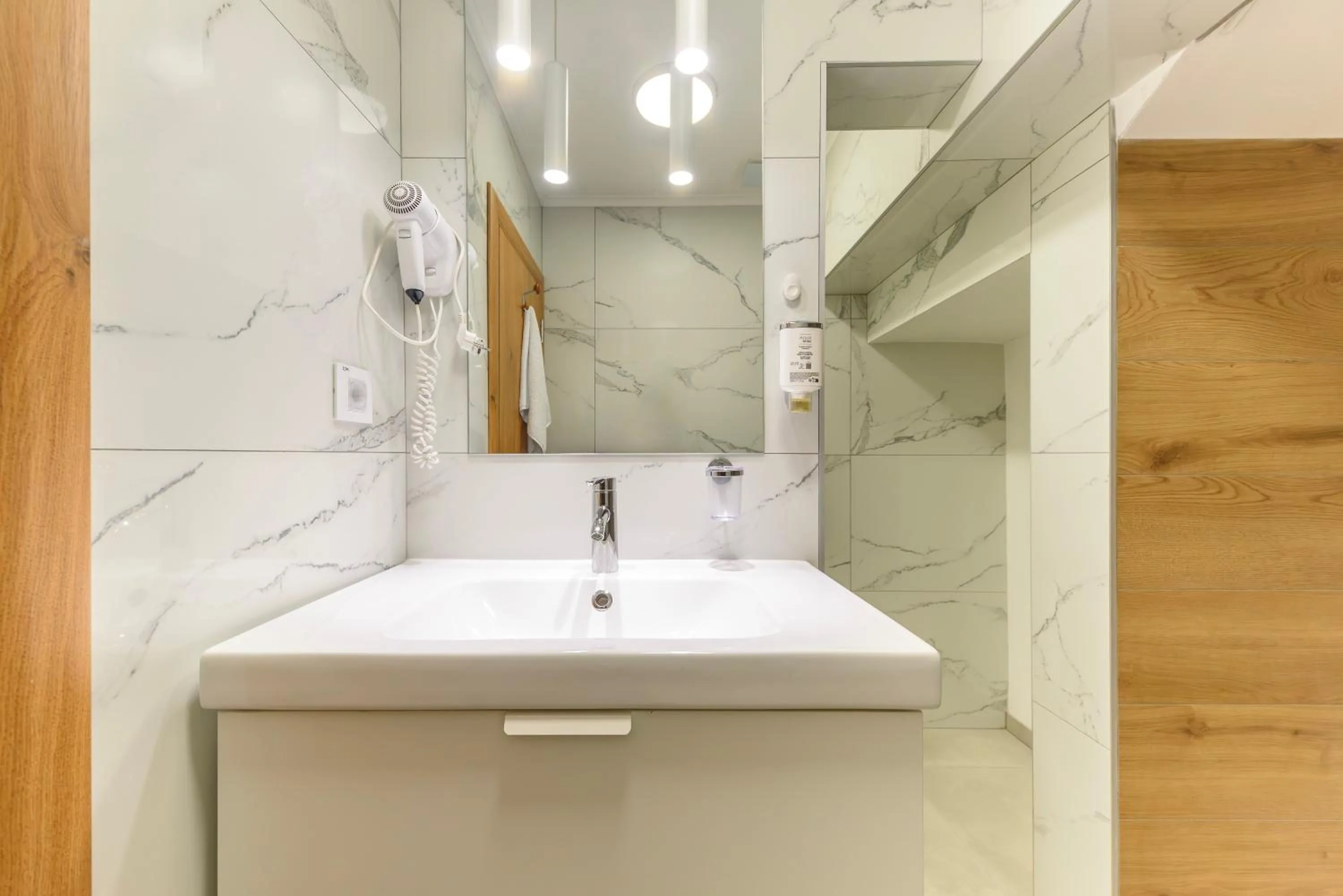 Shower in Garni Hotel Zenit