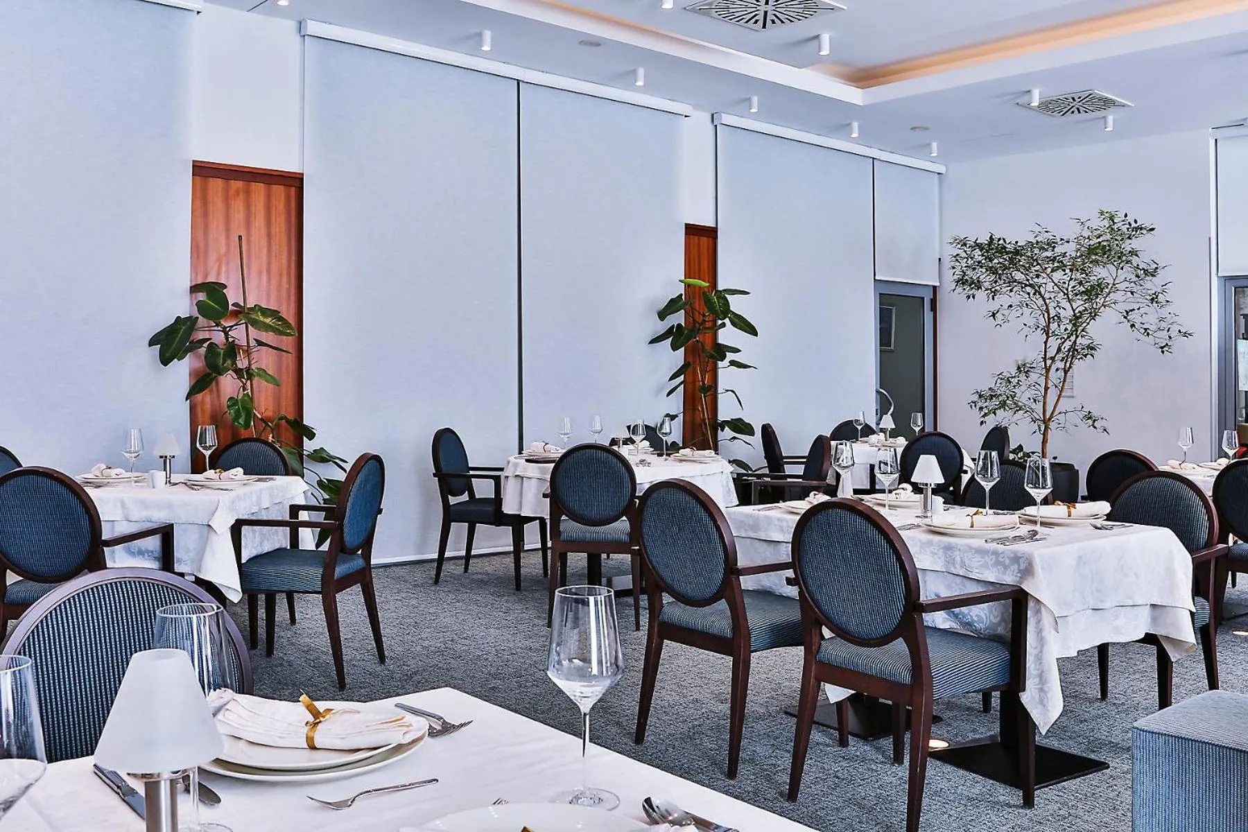 Restaurant/places to eat in Hotel Princess