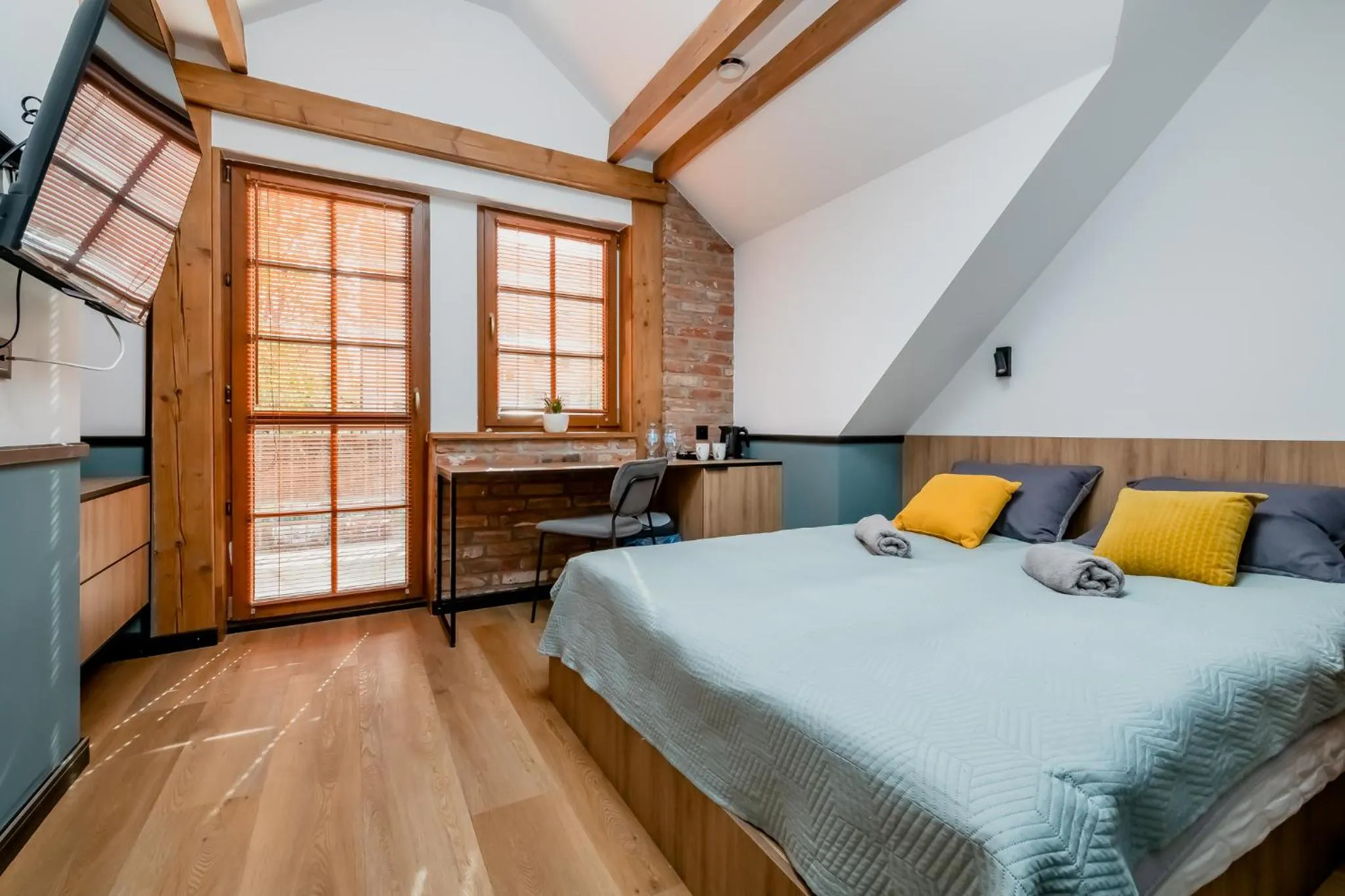 Bed in Noclegi Żelazna 51