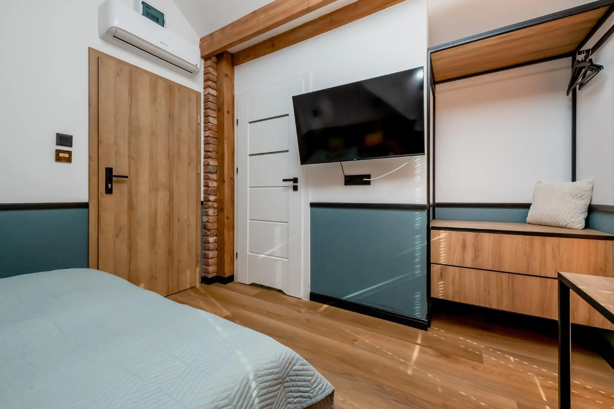 Bed in Noclegi Żelazna 51