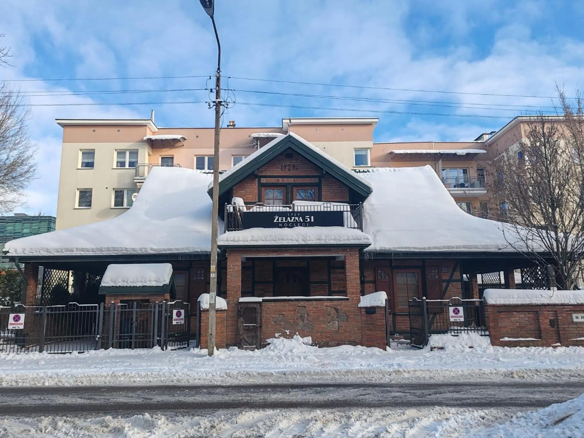 Noclegi Żelazna 51