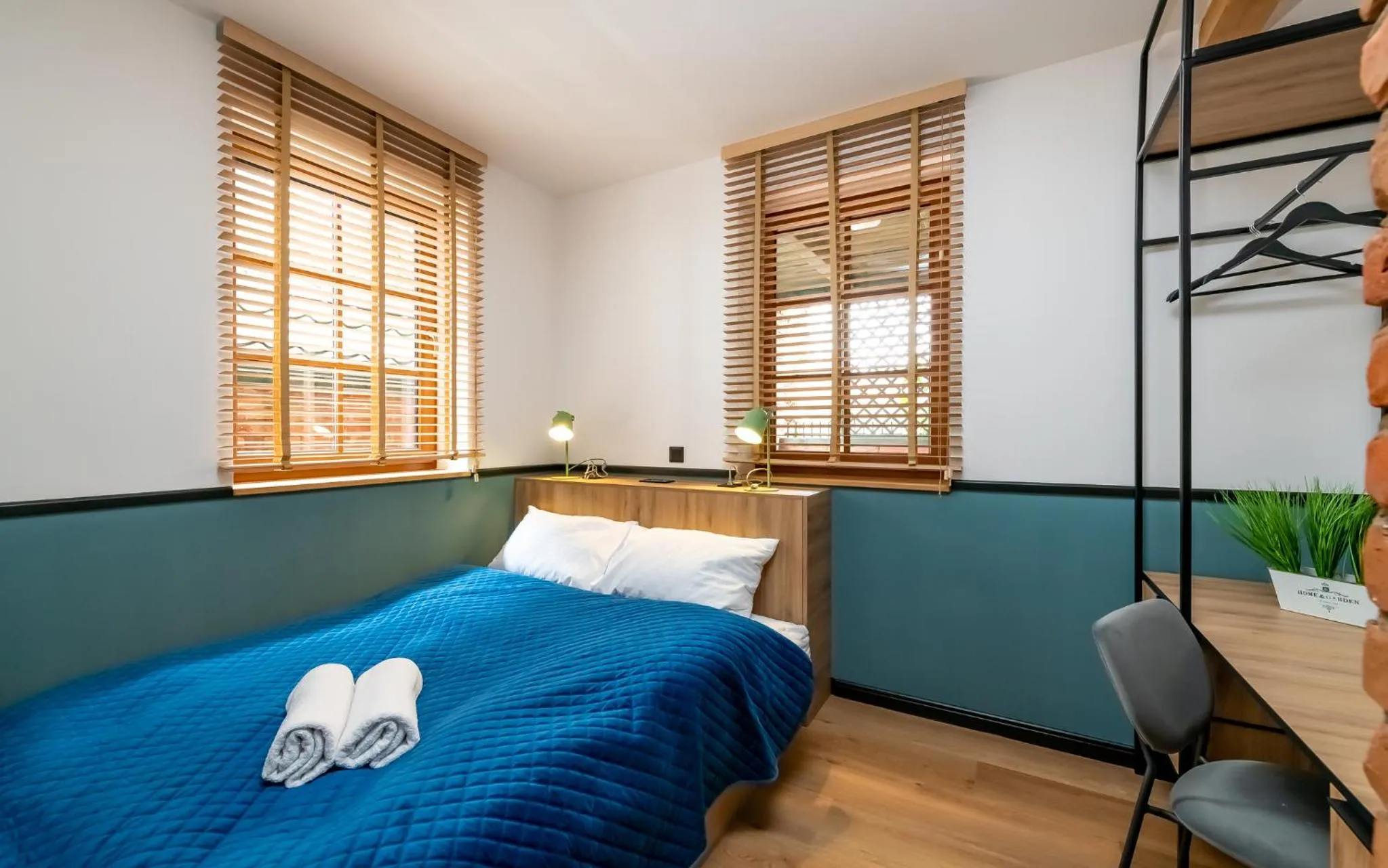 Bed in Noclegi Żelazna 51