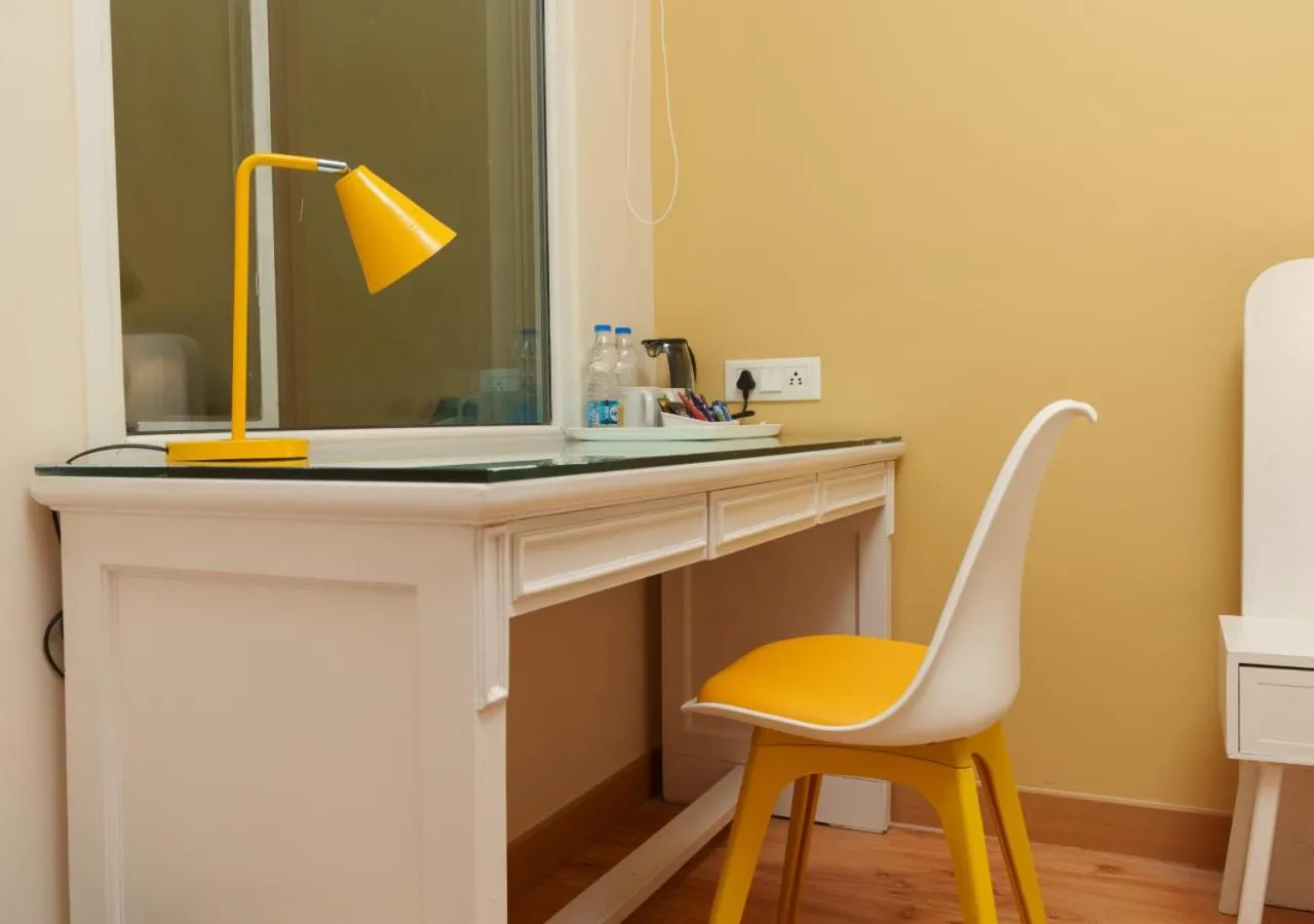 hair dresser in Bloom Boutique l Connaught Place Area