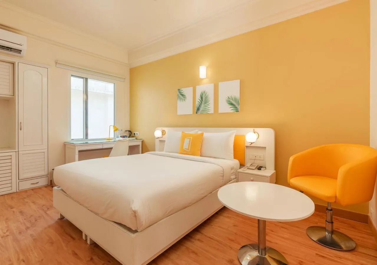 Bed in Bloom Boutique l Connaught Place Area