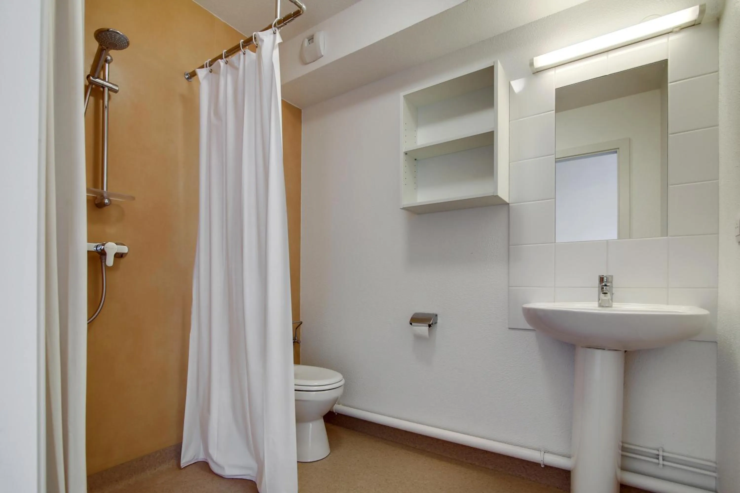 Shower in Apparteo Strasbourg