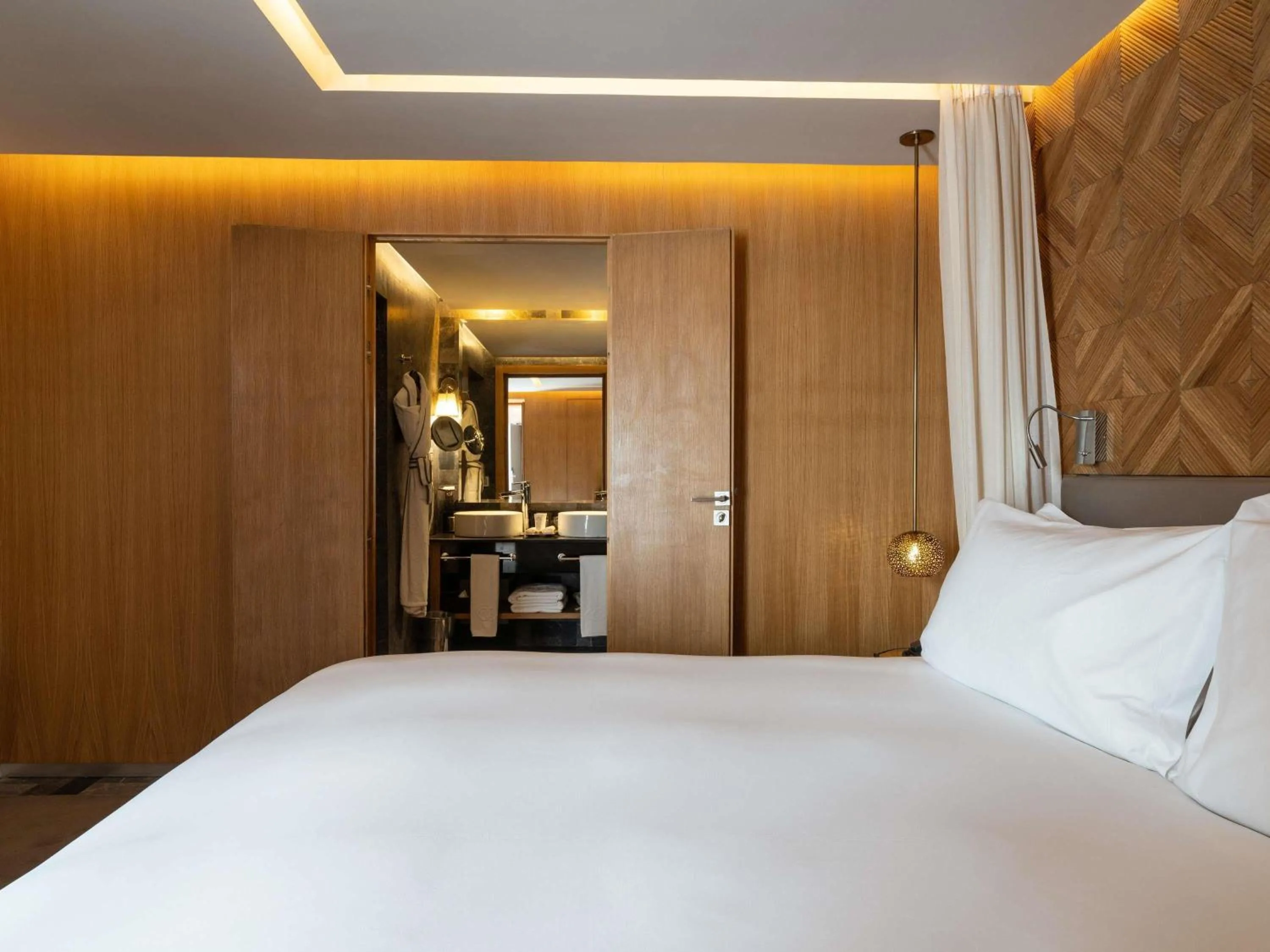 Bedroom, Bed in Sofitel Marrakech Palais Impérial & Spa