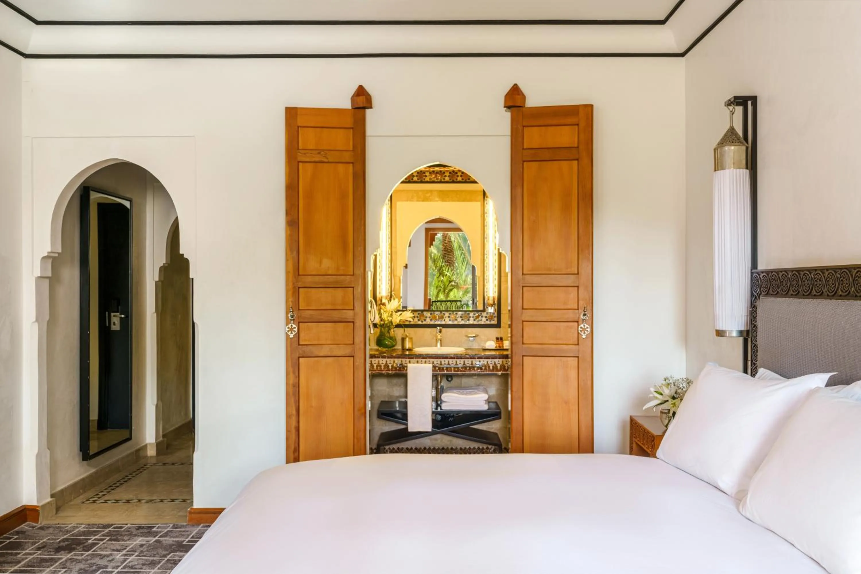 Bathroom, Bed in Sofitel Marrakech Palais Impérial & Spa