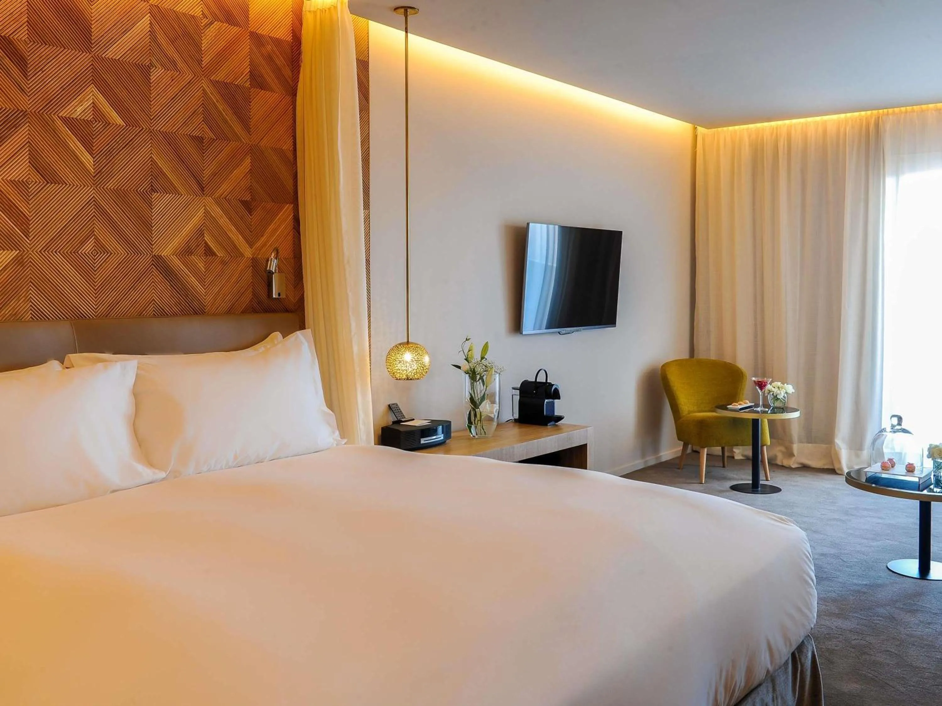 Bedroom, Bed in Sofitel Marrakech Palais Impérial & Spa