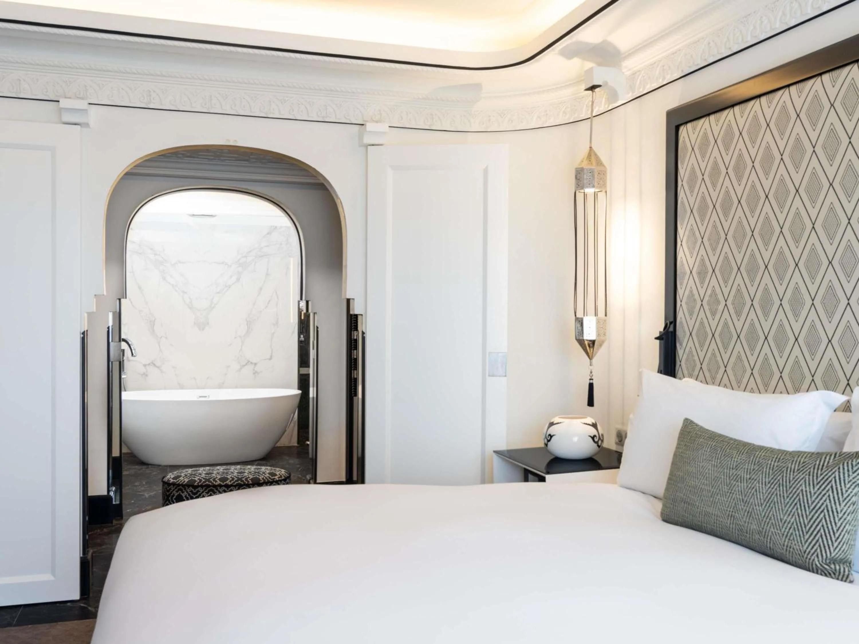 Bedroom, Bed in Sofitel Marrakech Palais Impérial & Spa