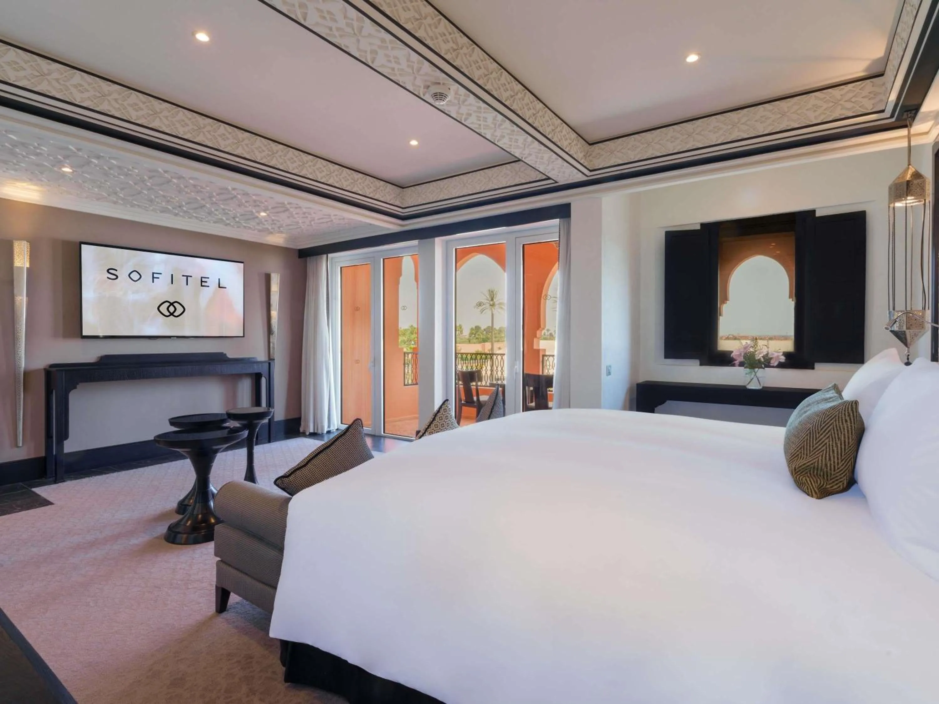 Bedroom, Bed in Sofitel Marrakech Palais Impérial & Spa