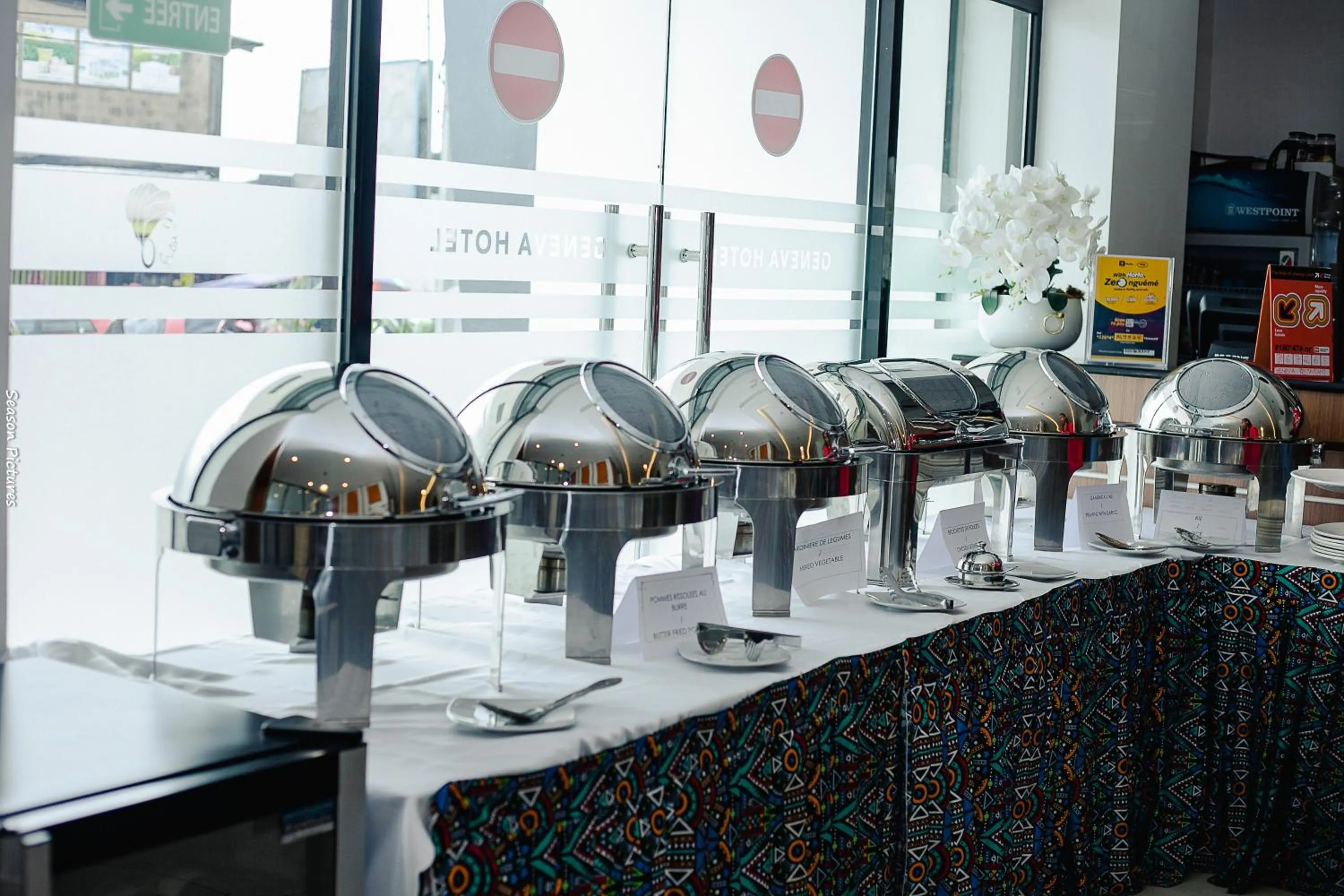 Restaurant/places to eat in Geneva Hotel