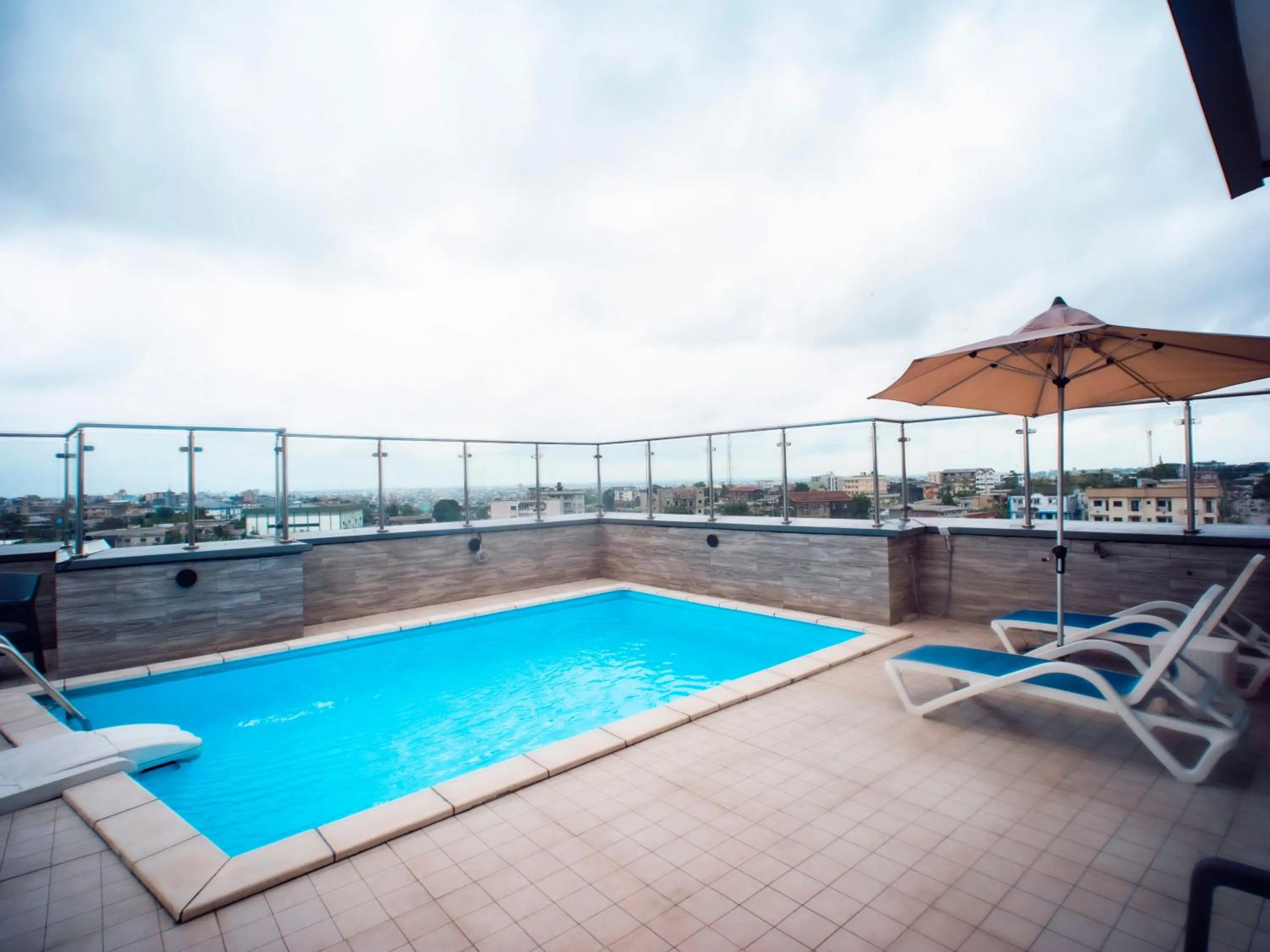 Swimming pool in Geneva Hotel