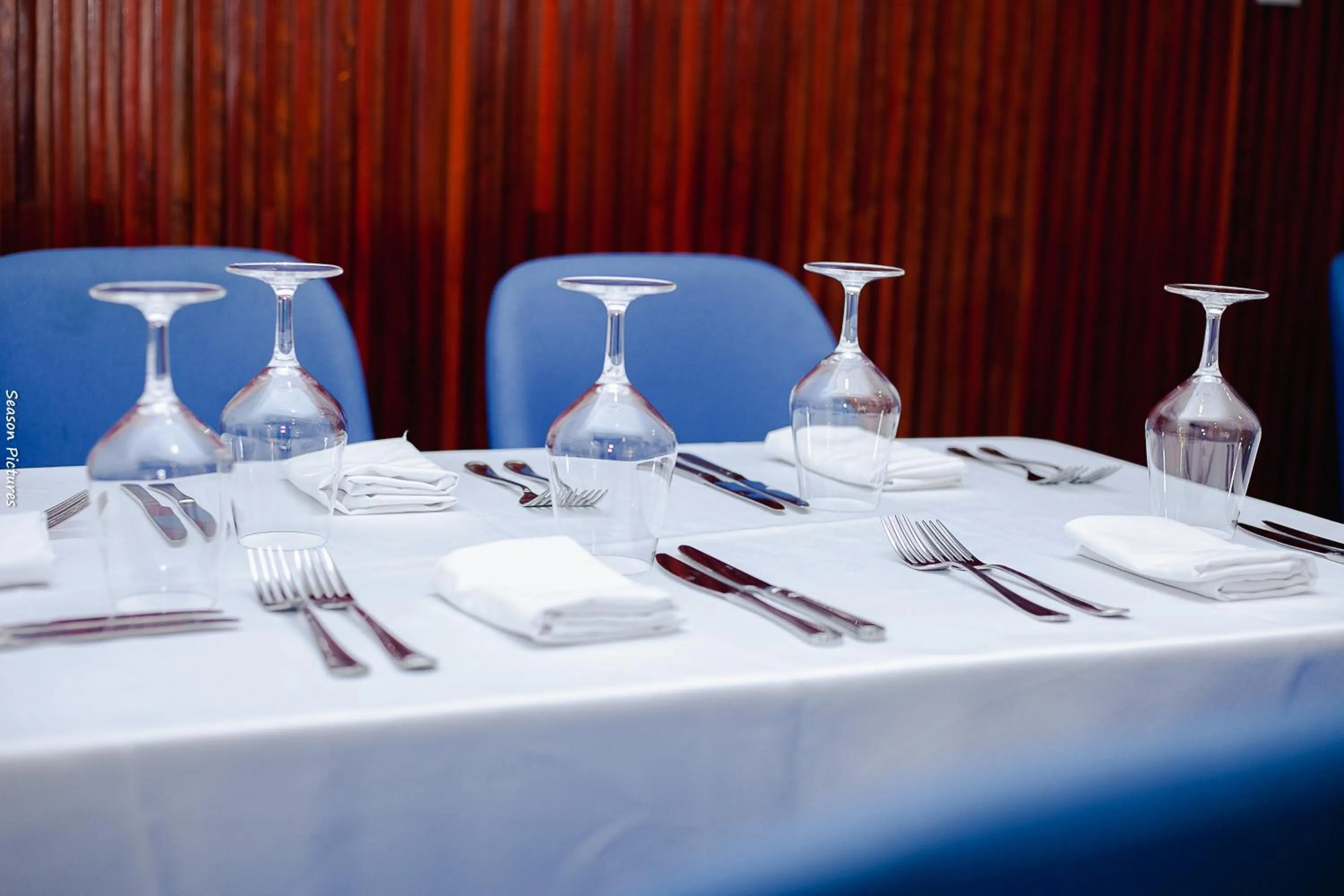 Restaurant/places to eat in Geneva Hotel