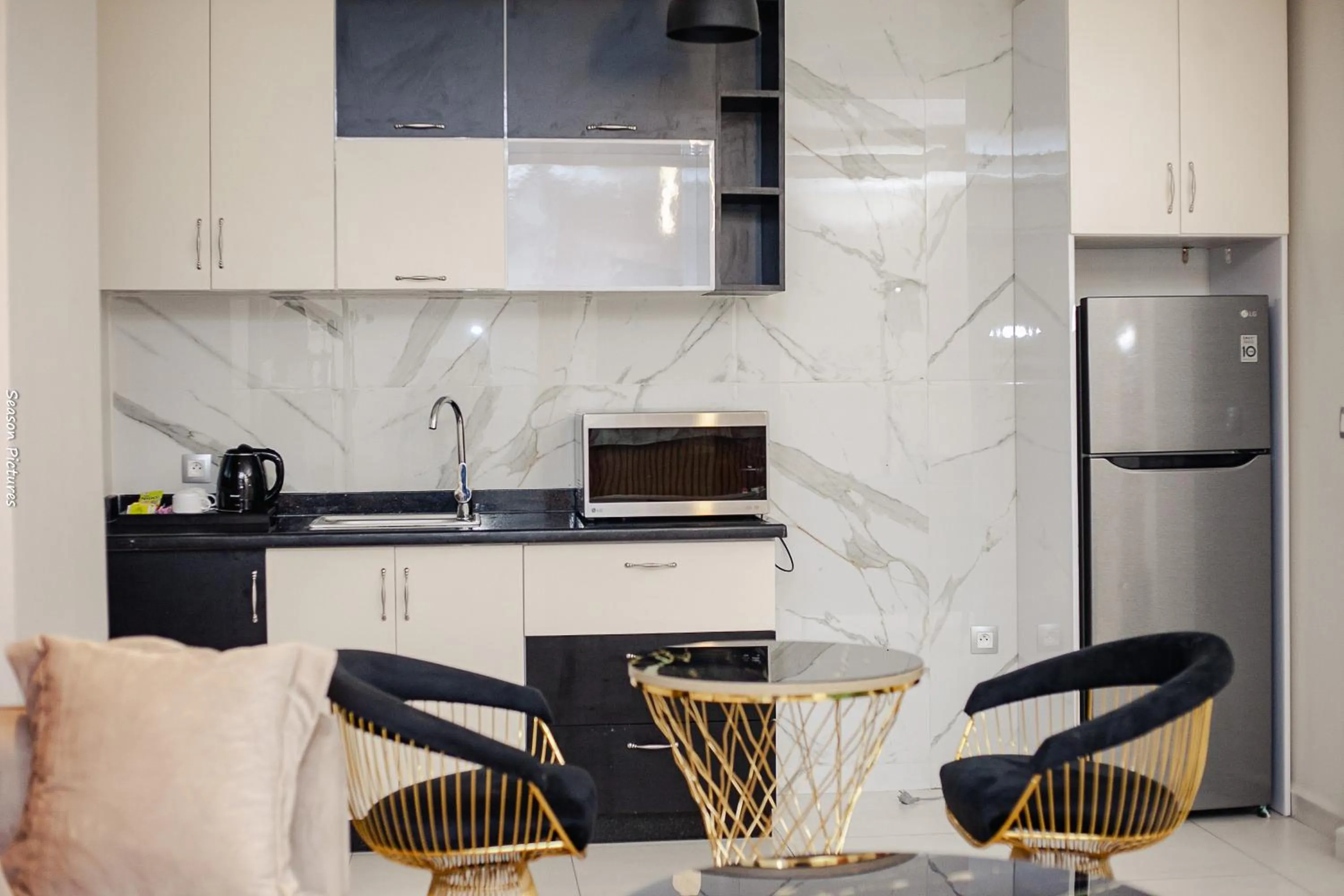 Kitchen or kitchenette in Geneva Hotel