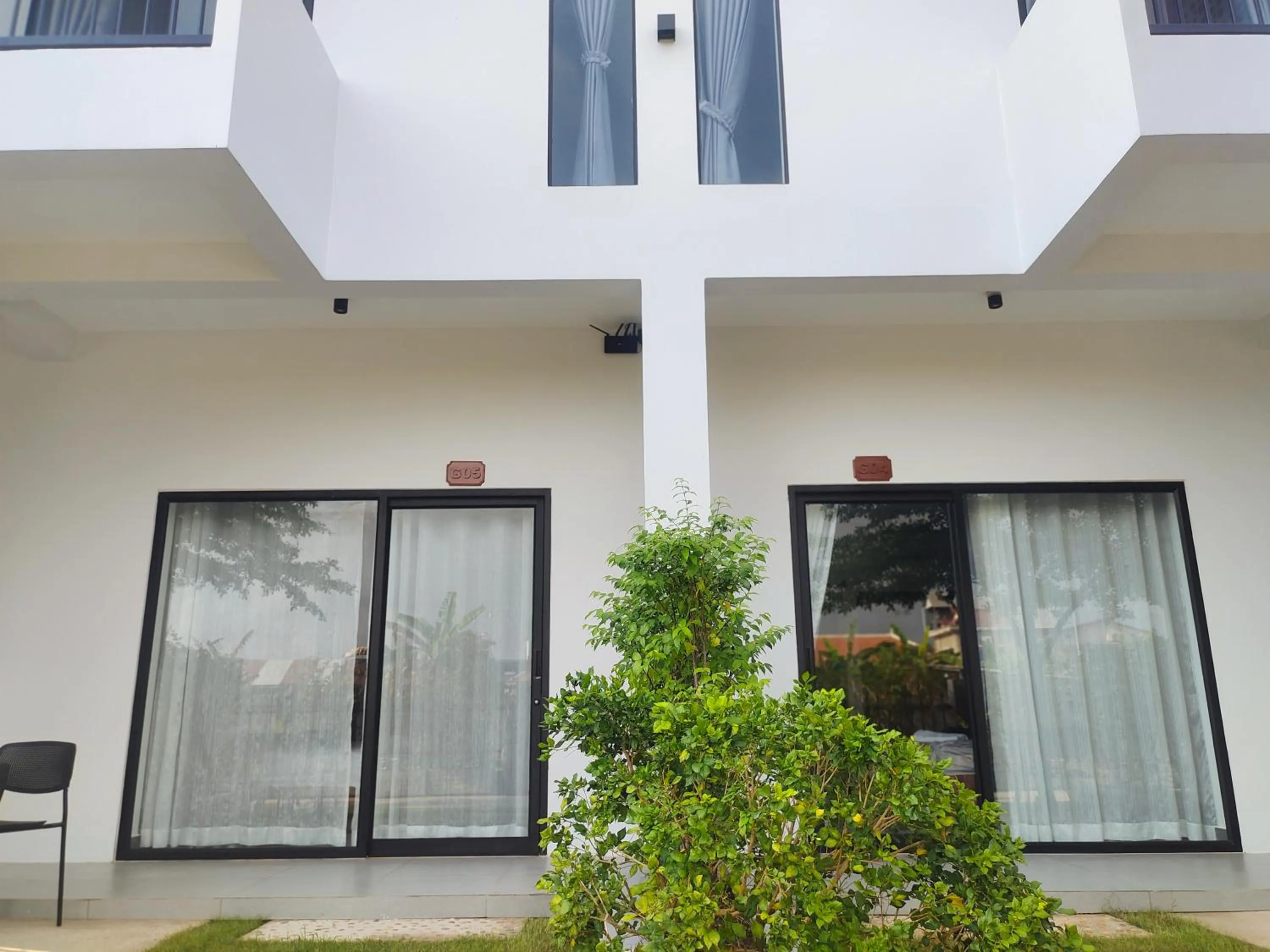 Property building in H&M Boutique