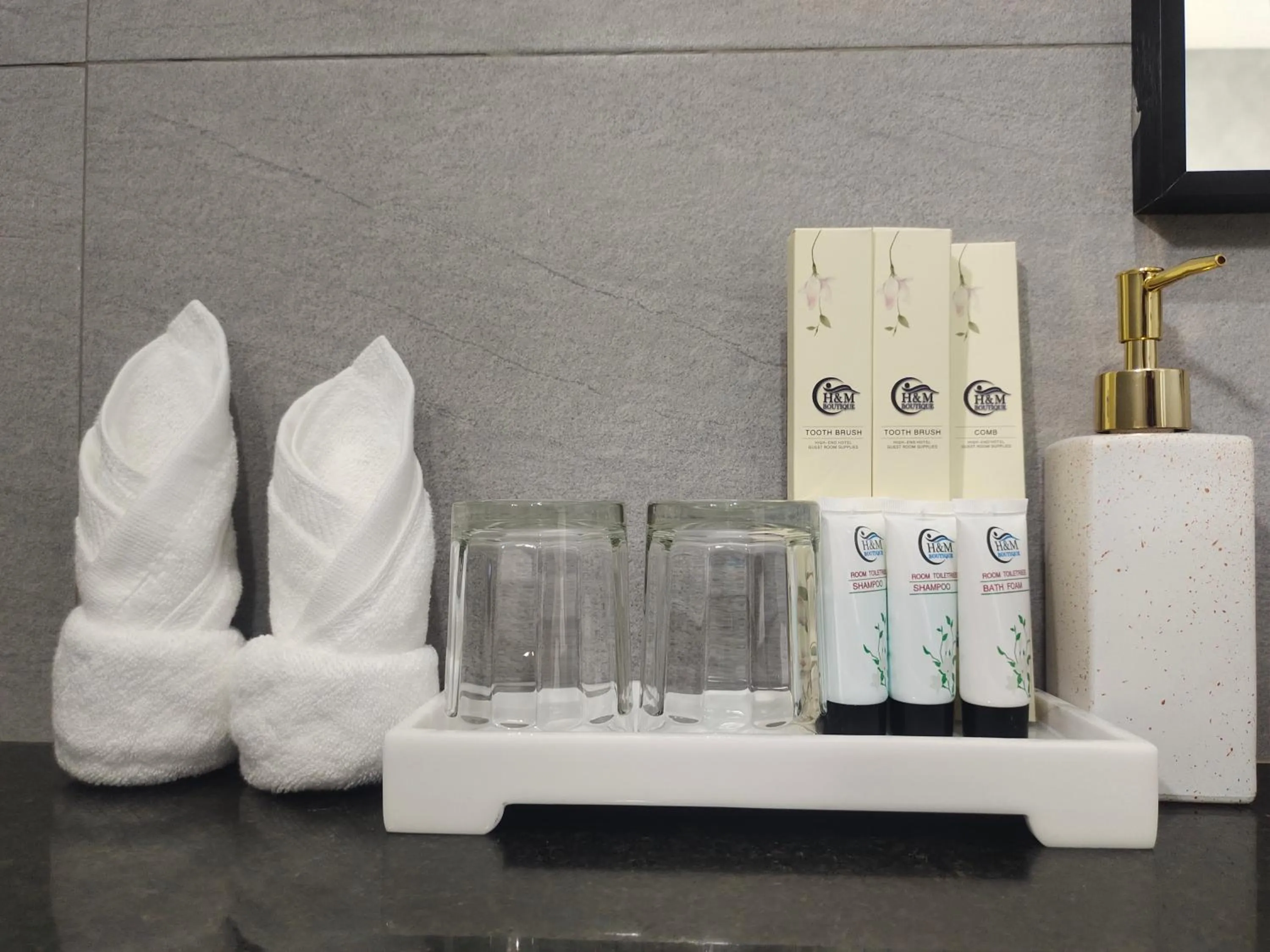 Area and facilities in H&M Boutique