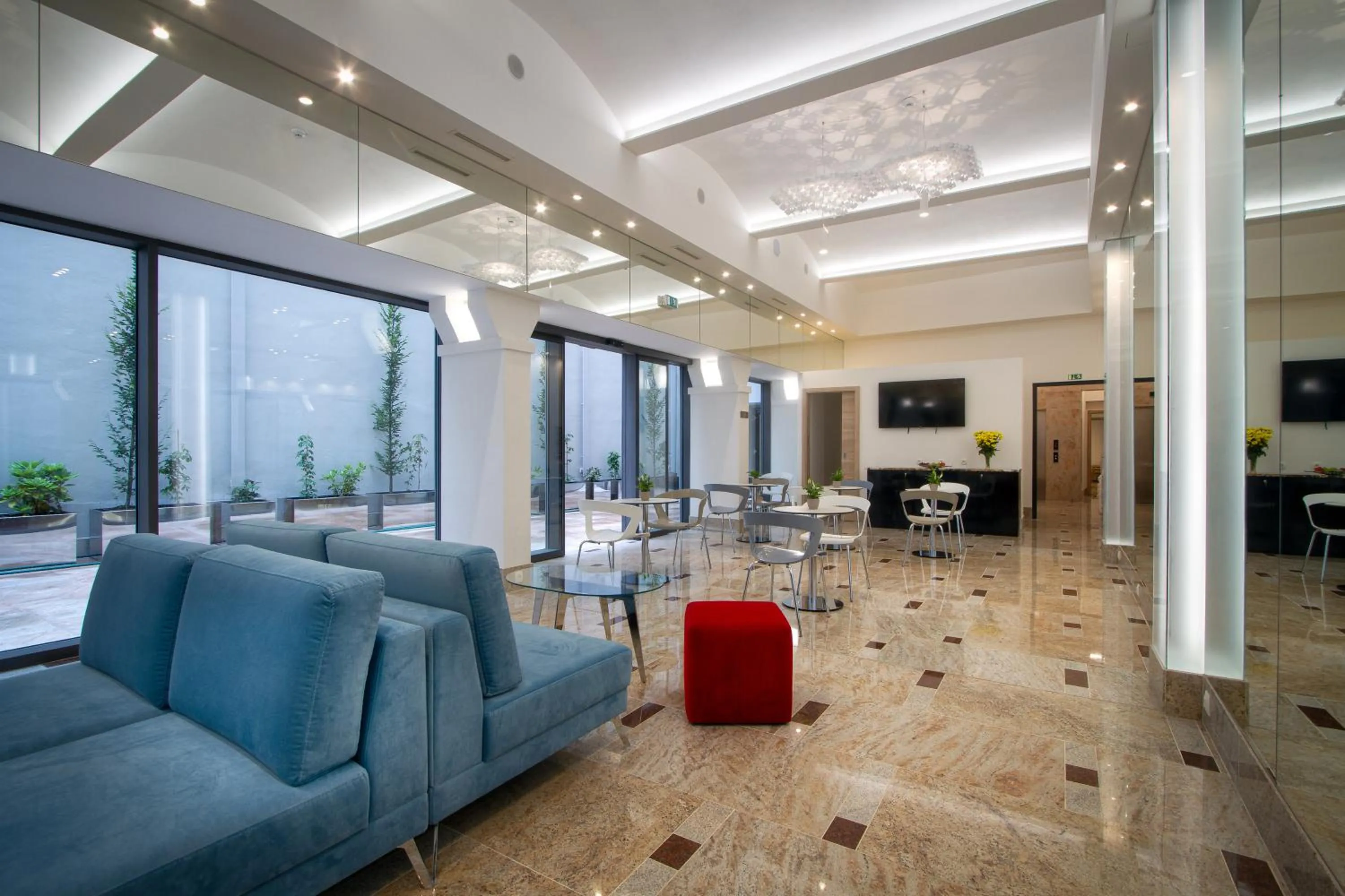 Communal lounge/ TV room in Hotel Essence