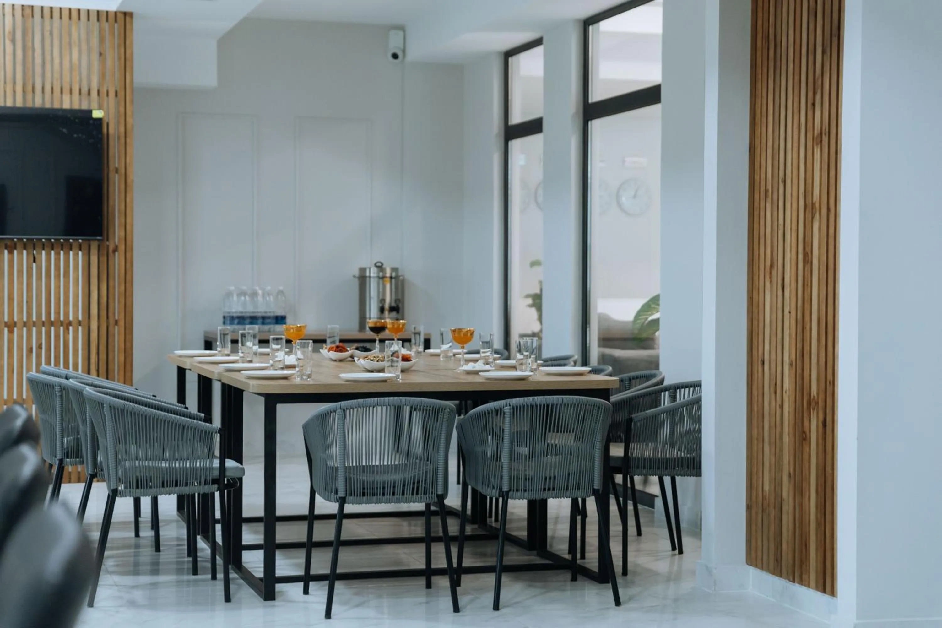 Restaurant/places to eat in Aisha Hotel