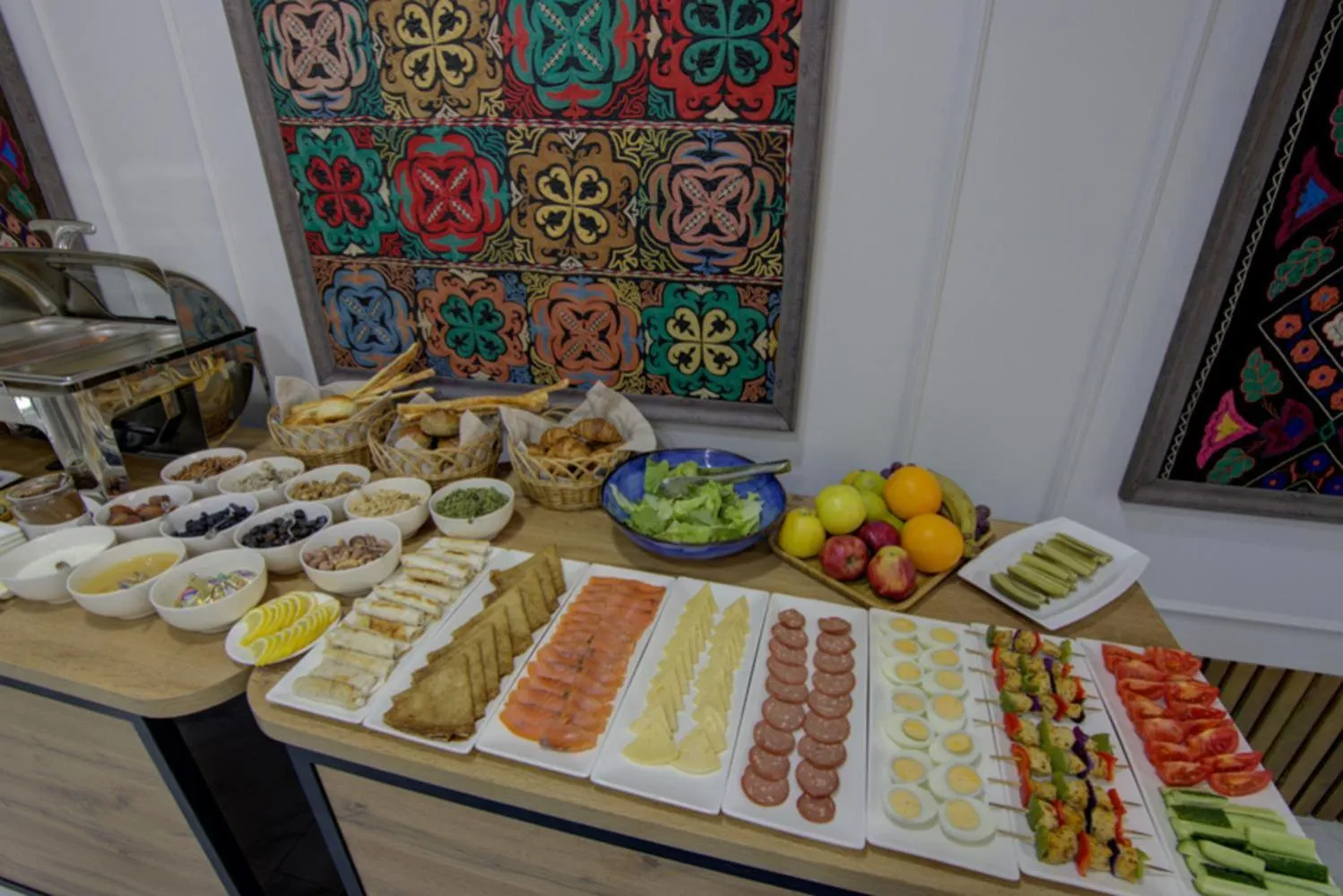 Restaurant/places to eat in Aisha Hotel