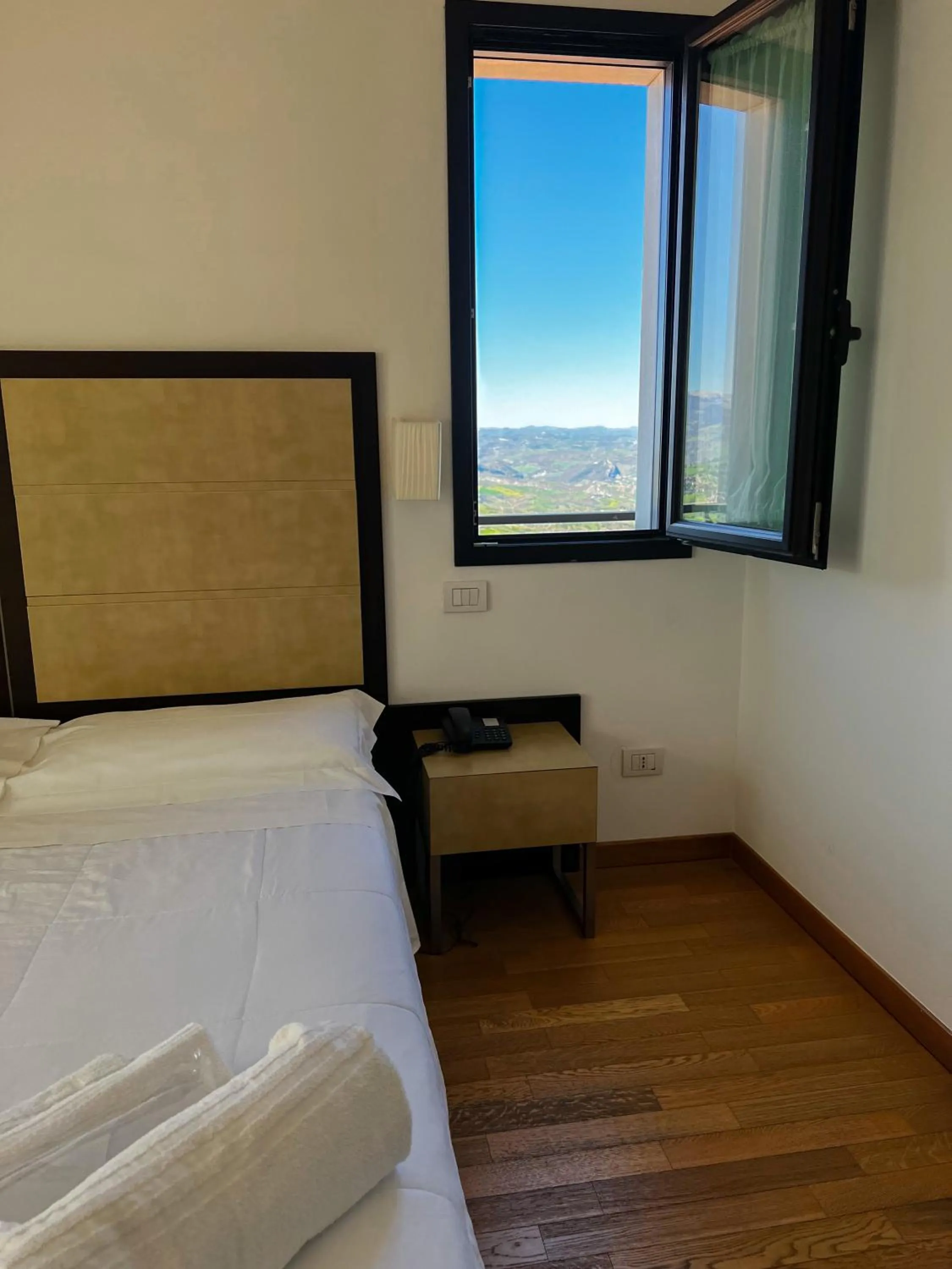 Bedroom, Bed in Hotel Joli