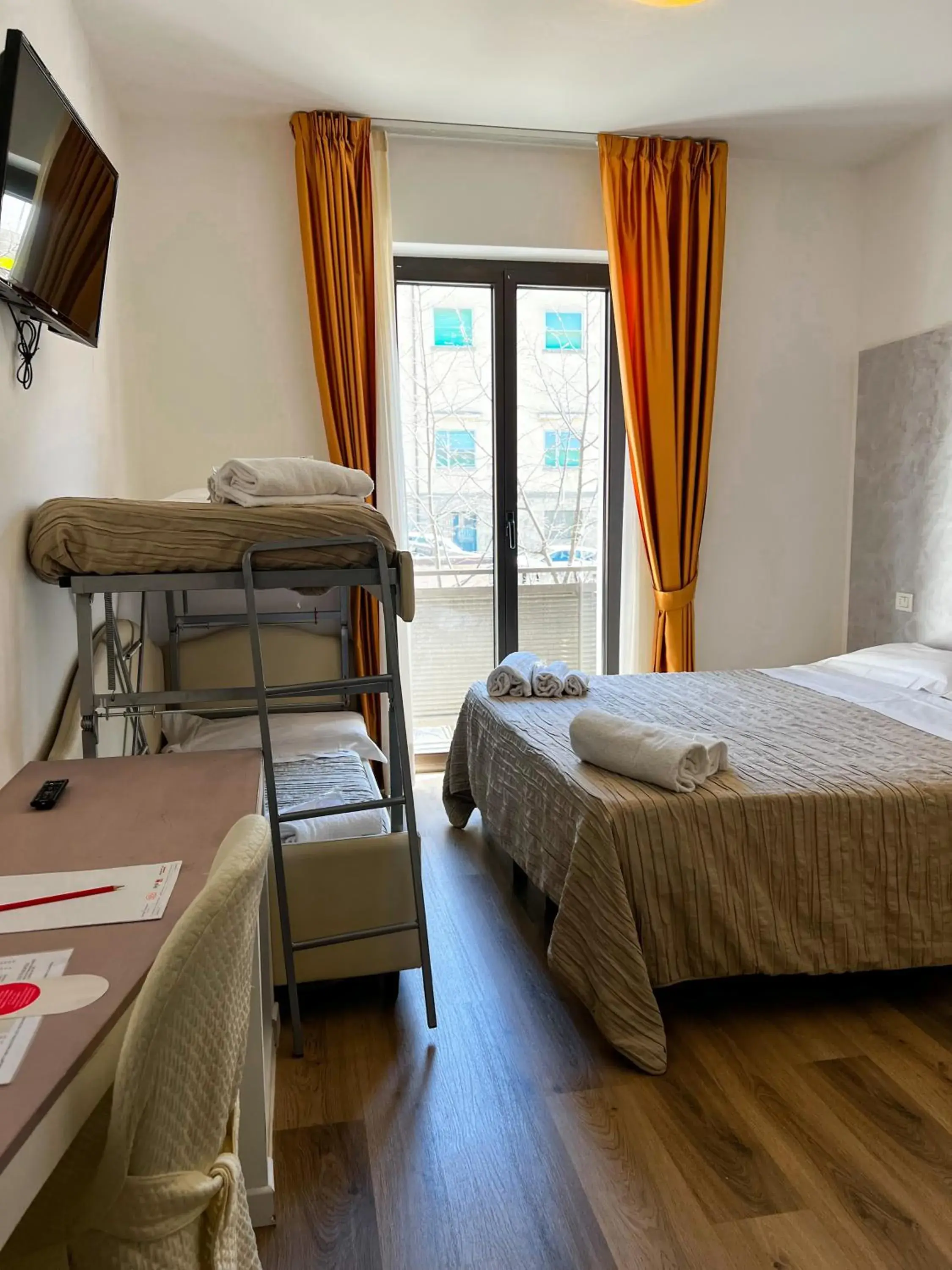 Quadruple Room in Hotel Joli Quadruple Room in Hotel Joli