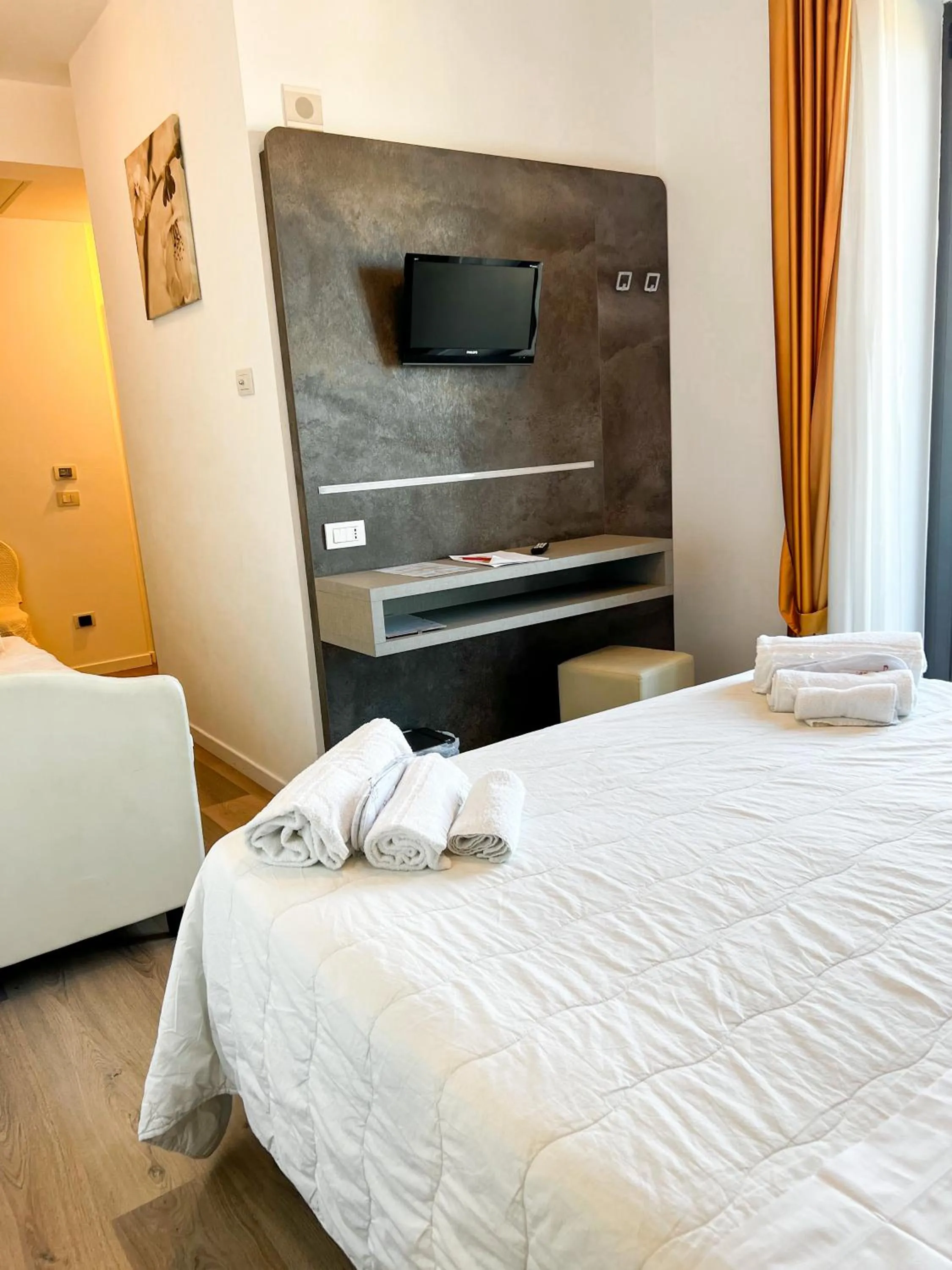 TV and multimedia, Bed in Hotel Joli