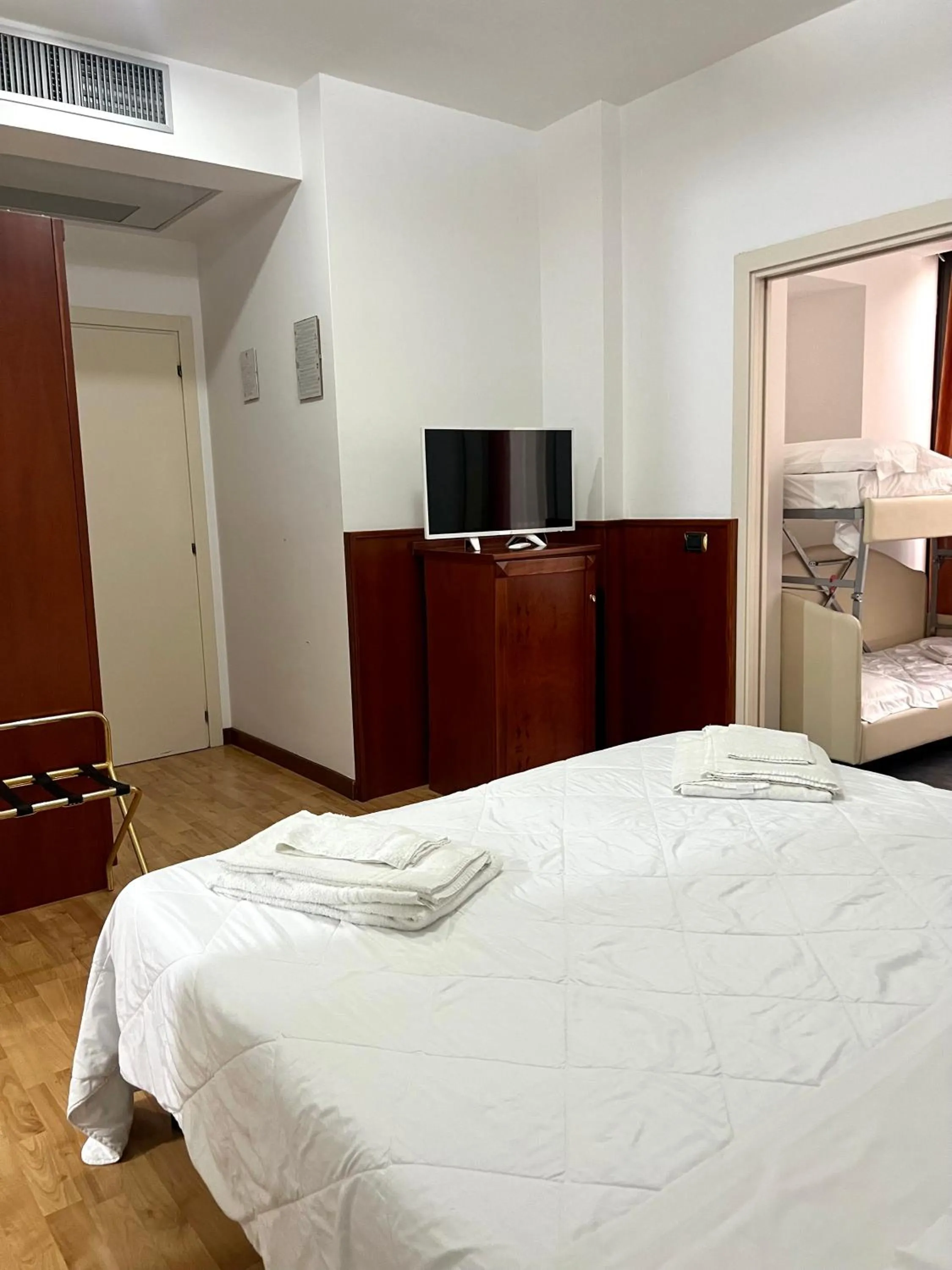 Bedroom, Bed in Hotel Joli