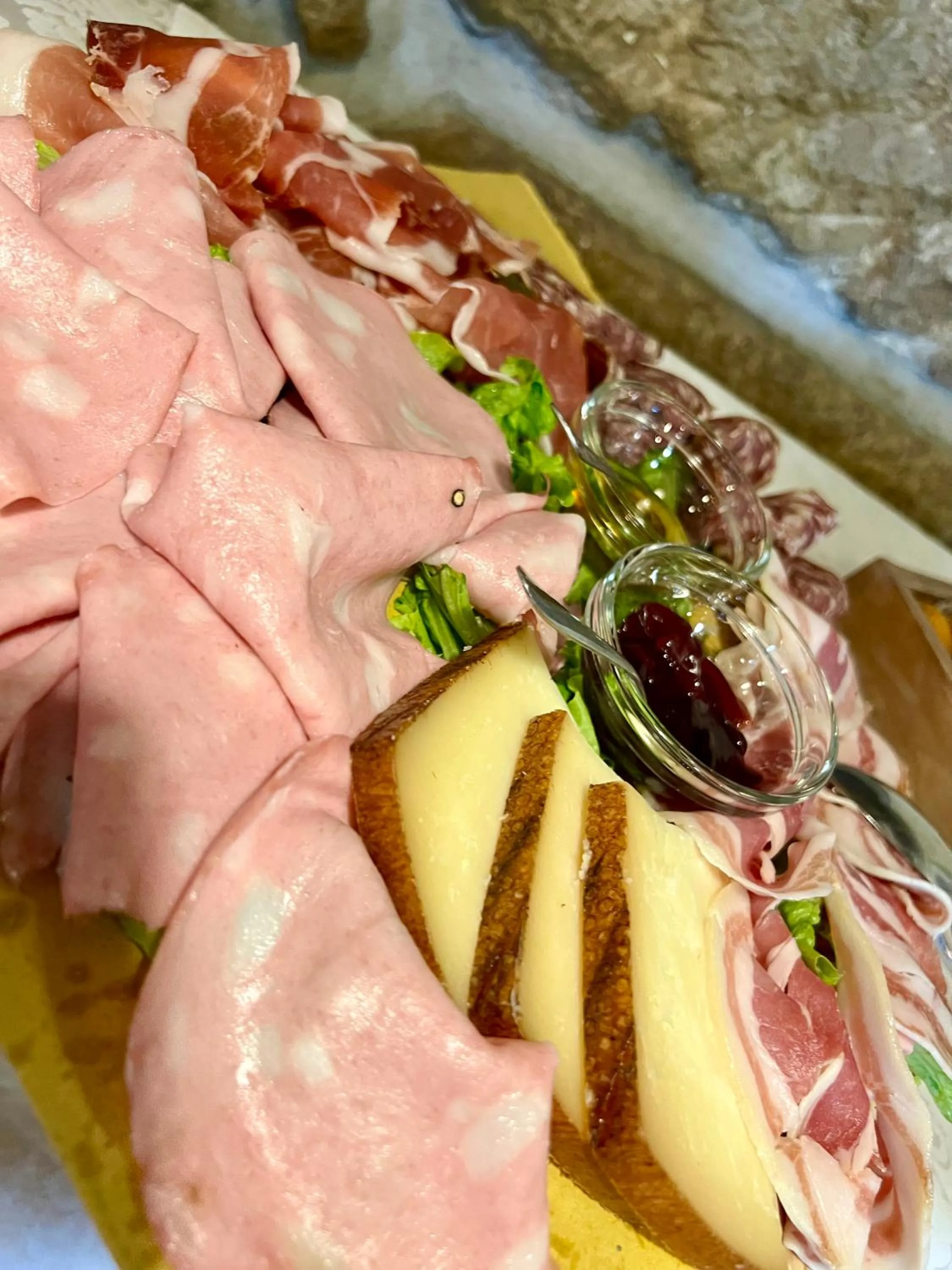 Restaurant/places to eat in Hotel Joli