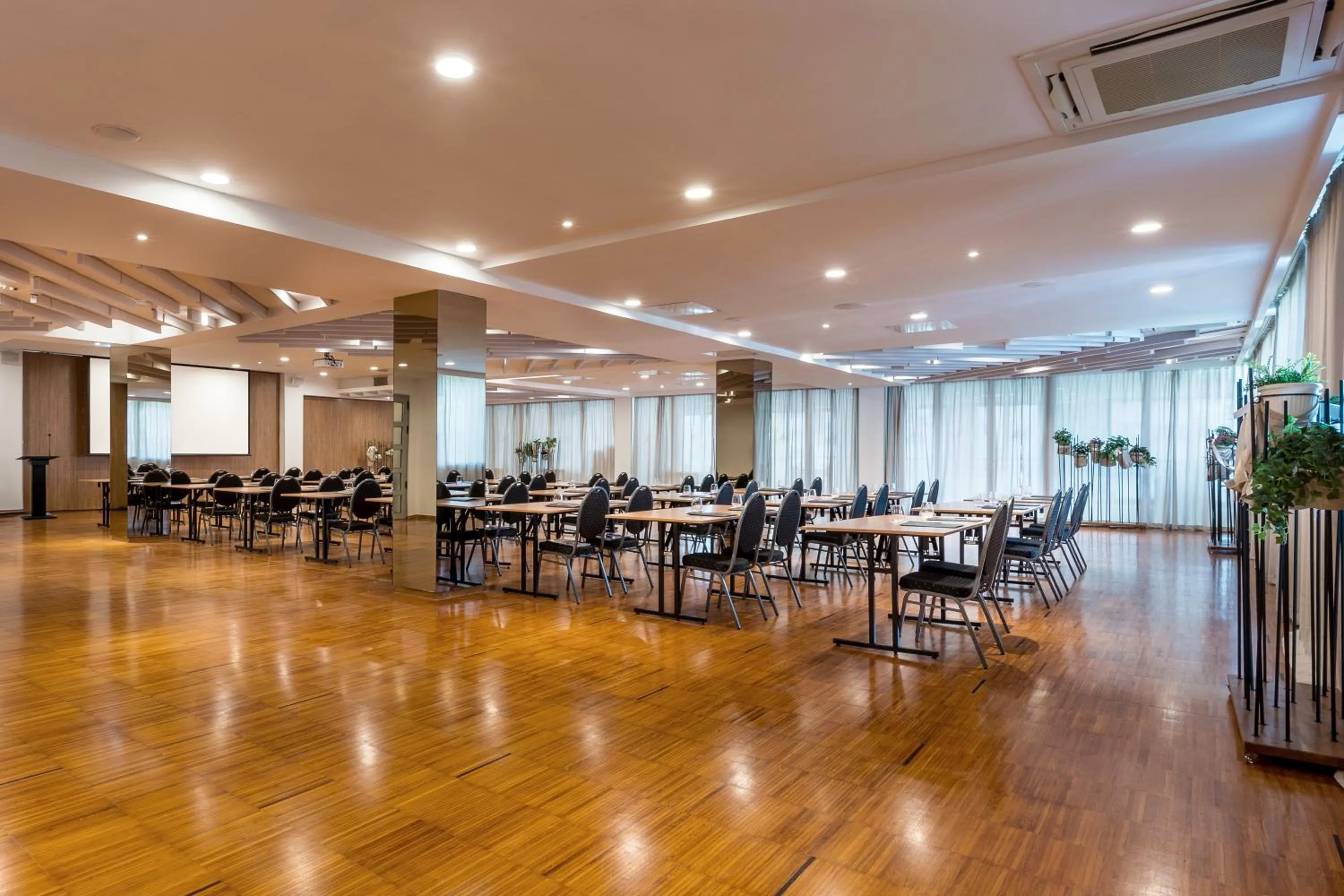 Meeting/conference room in Eurostars Queen of Montenegro