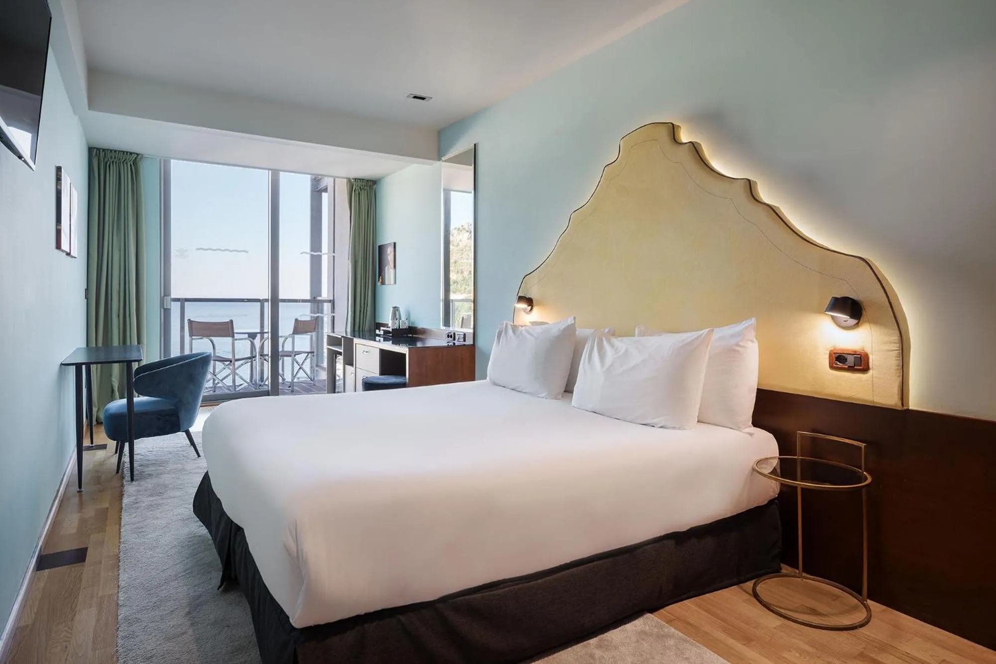 View (from property/room), Bed in Eurostars Queen of Montenegro