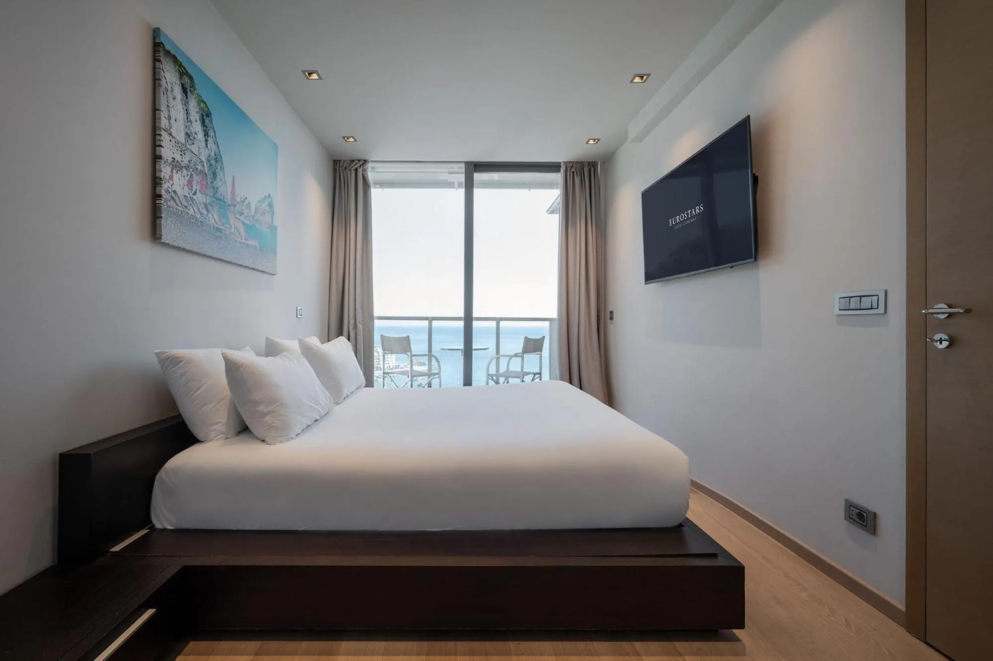 Bedroom, Bed in Eurostars Queen of Montenegro