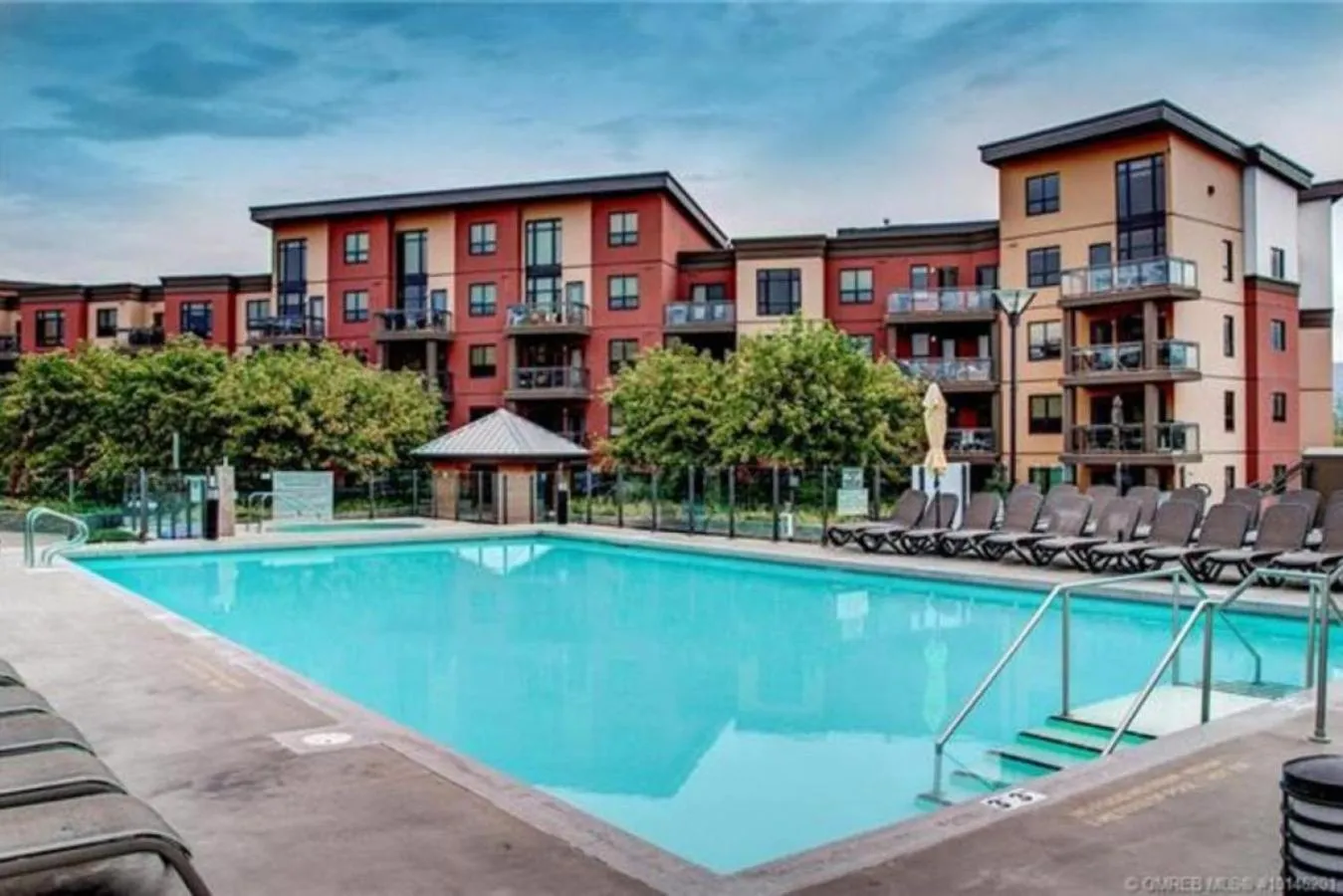 Upper Floor w Courtyard View 550