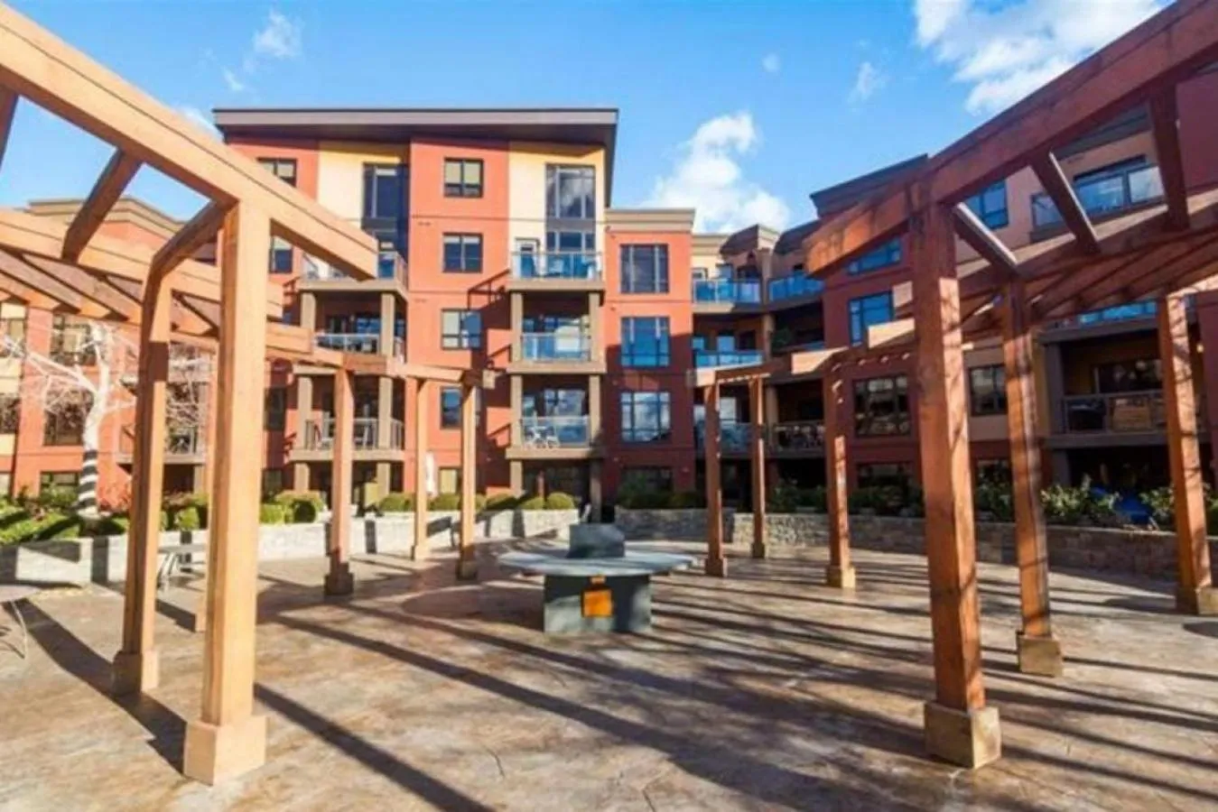 Upper Floor w Courtyard View 550