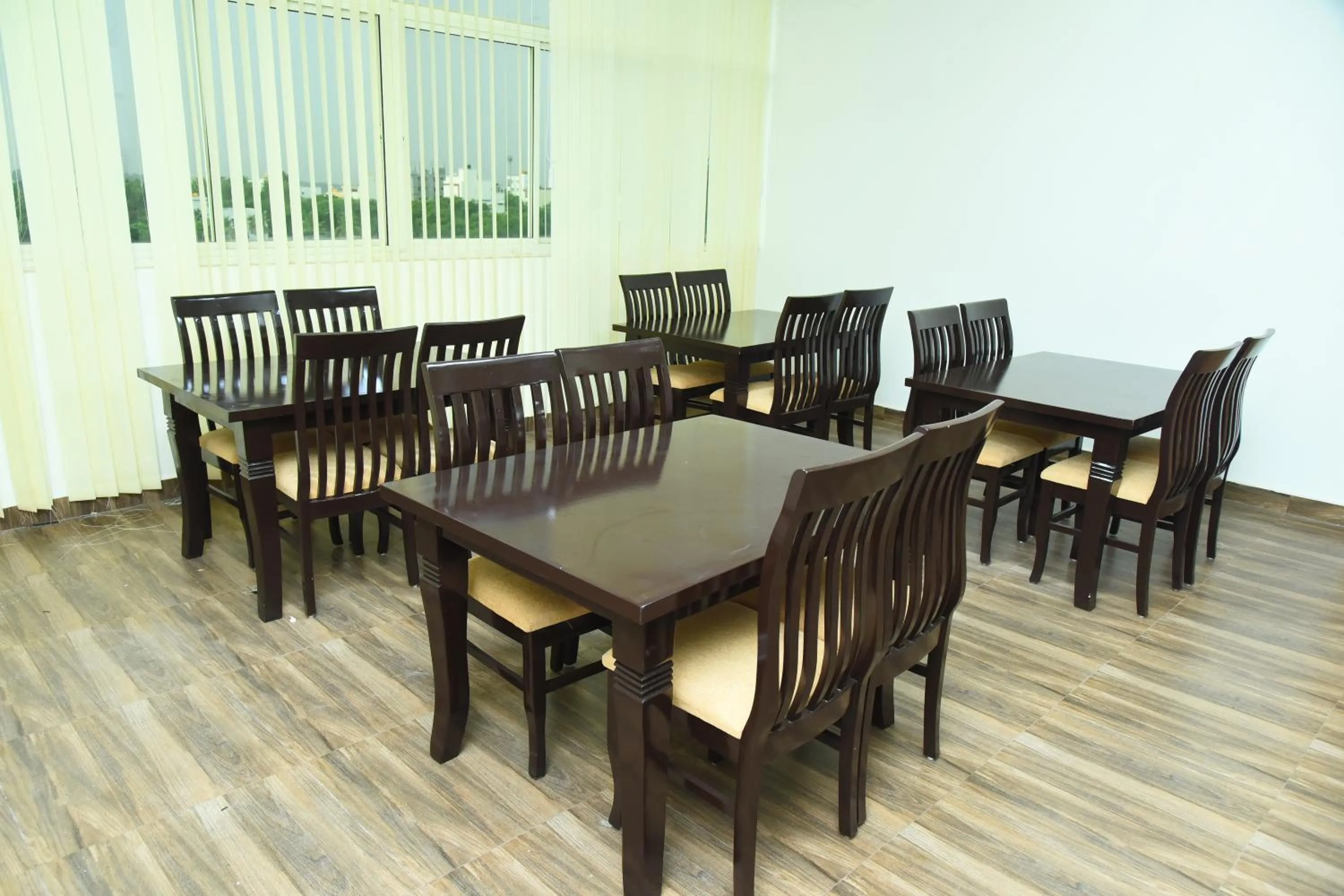 Restaurant/places to eat in Spectra Hotel Bangalore Airport