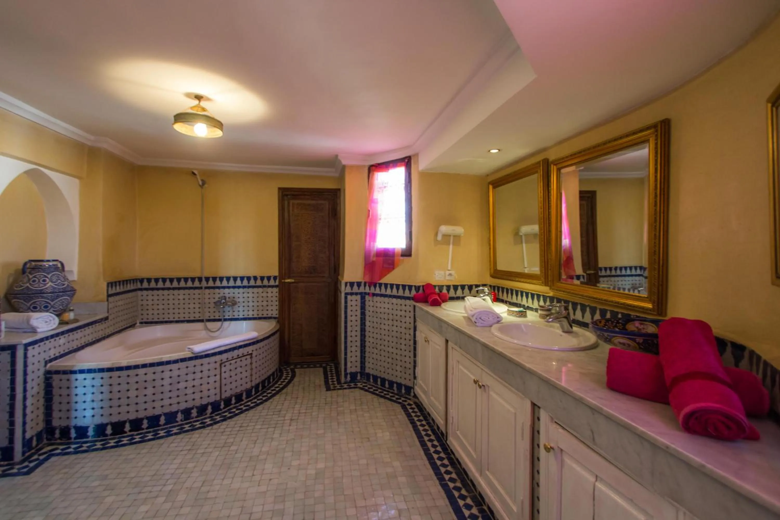 Bathroom in Riad Damia Suite & Spa
