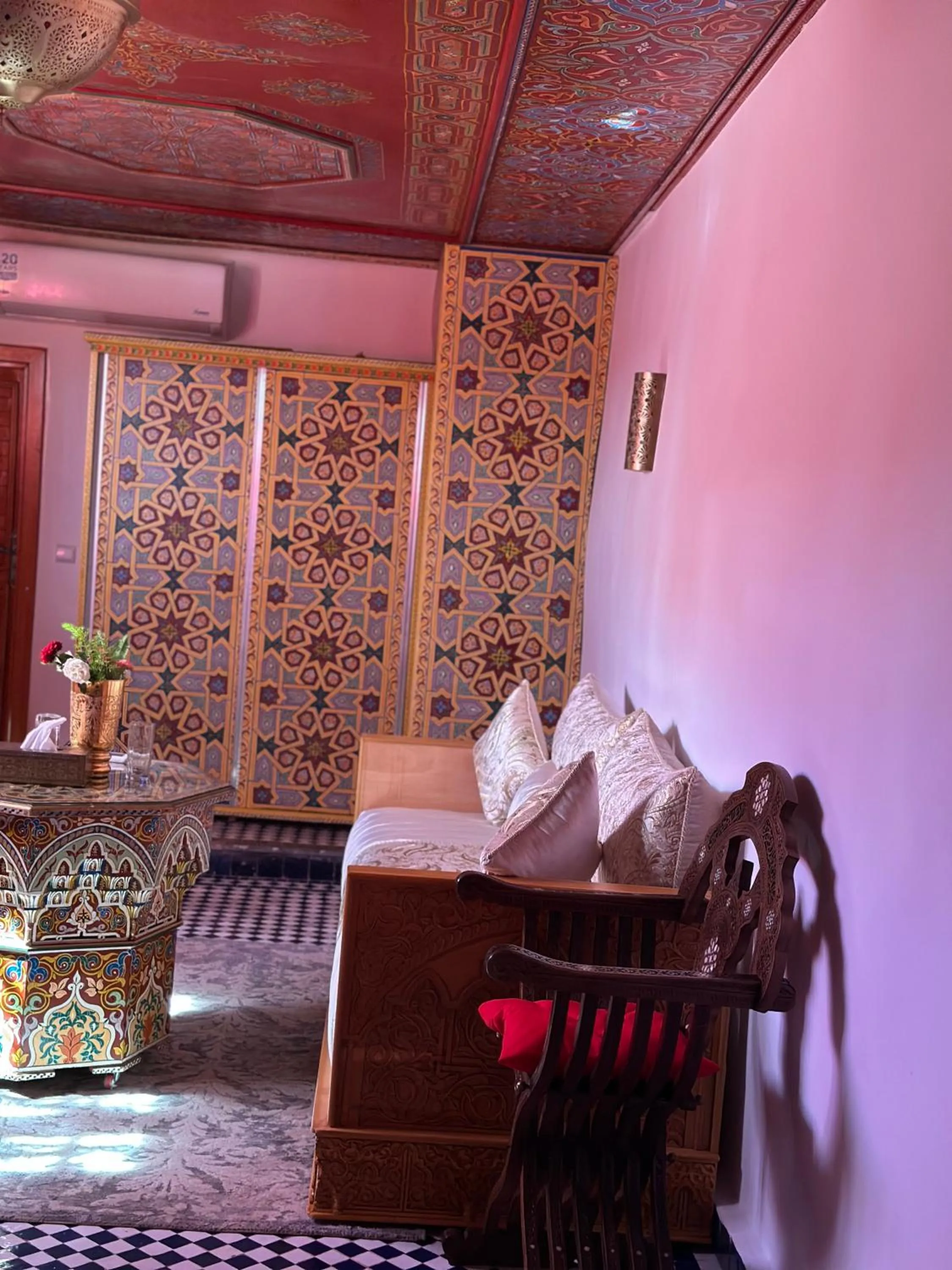 Dining area, Bed in Riad Damia Suite & Spa