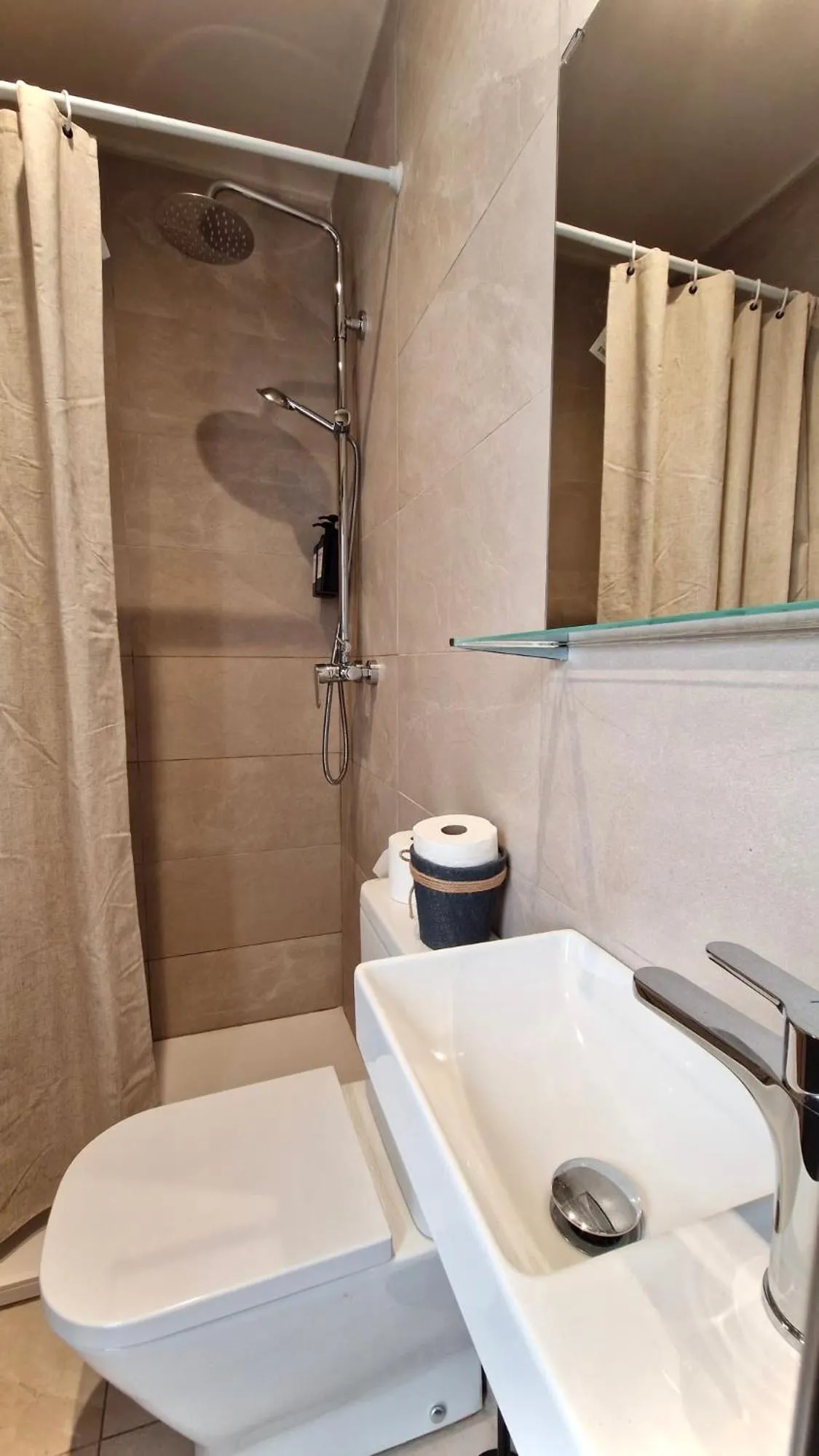 Barcelona PR Guesthouse