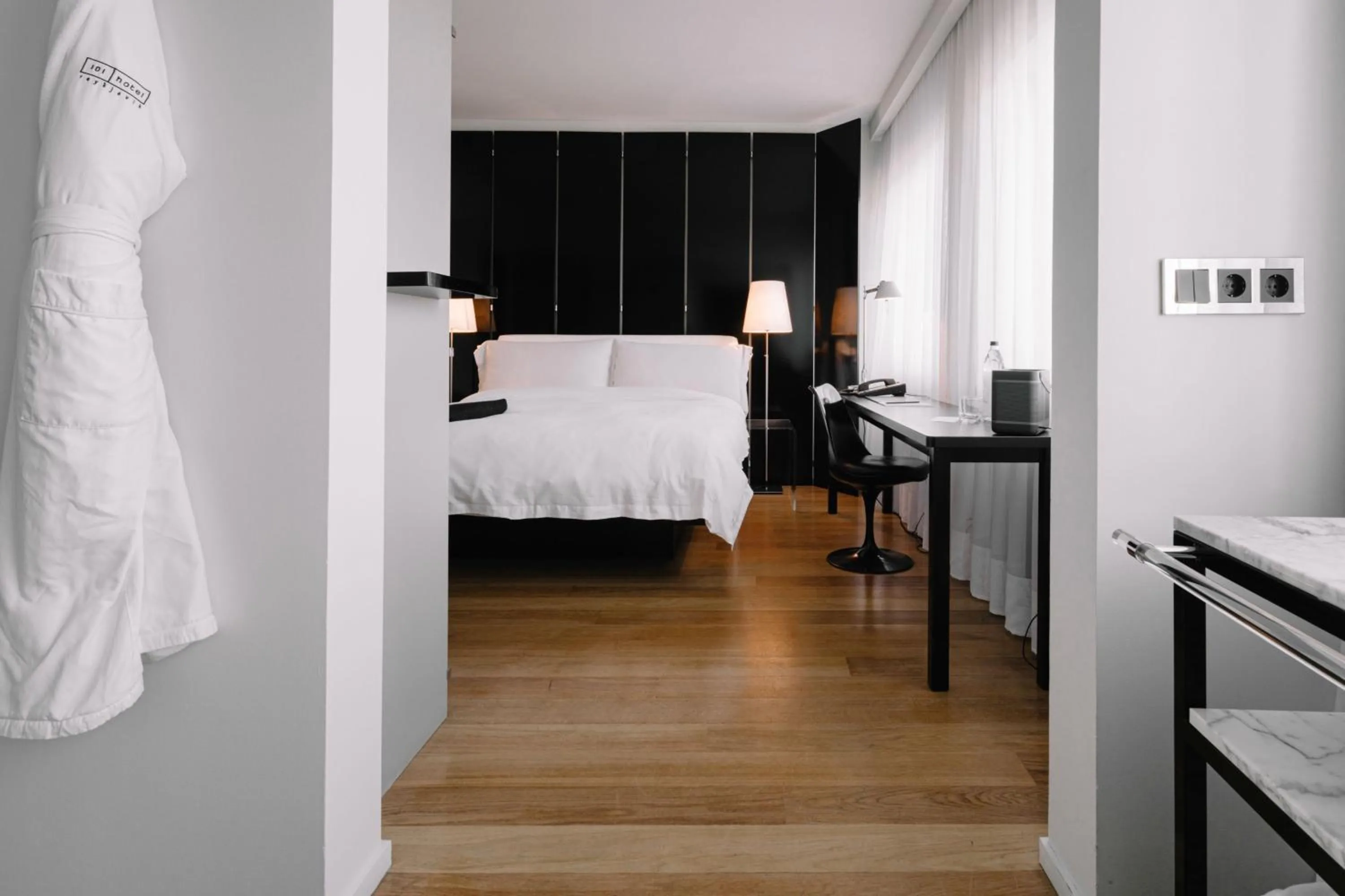 Photo of the whole room, Bed in 101 Hotel, a Member of Design Hotels