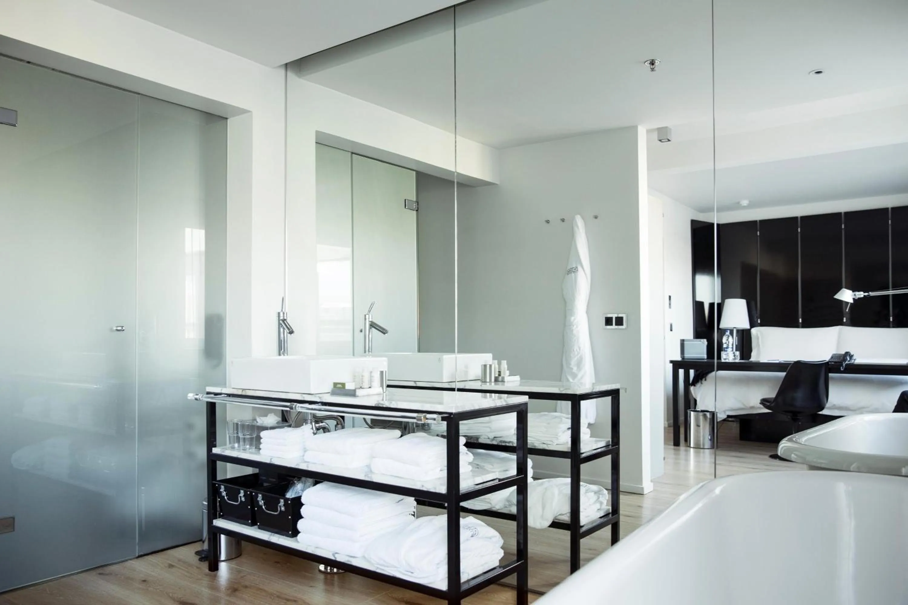 Photo of the whole room, Bed in 101 Hotel, a Member of Design Hotels