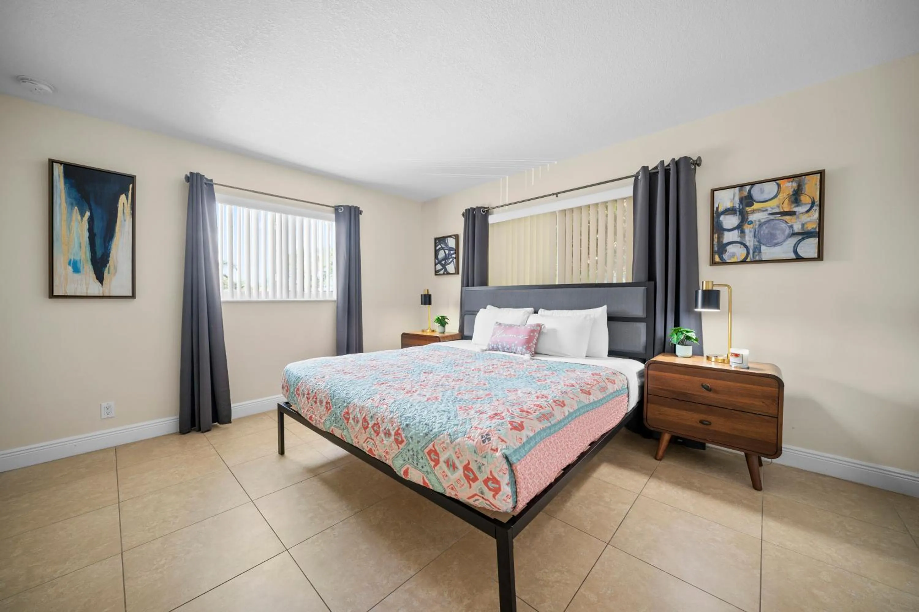 Bed in Coco Palms Apartments By Lowkl