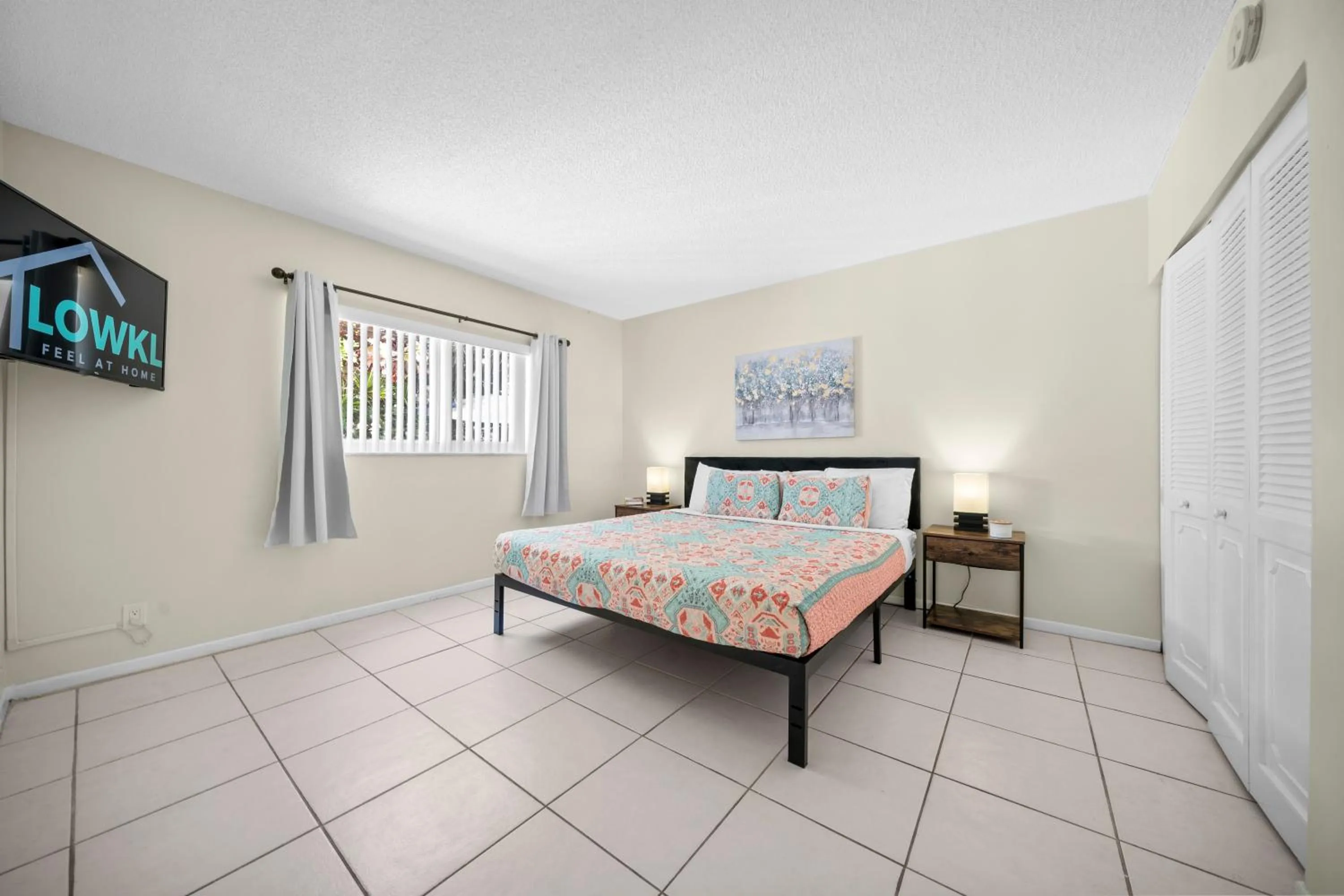 Bed in Coco Palms Apartments By Lowkl