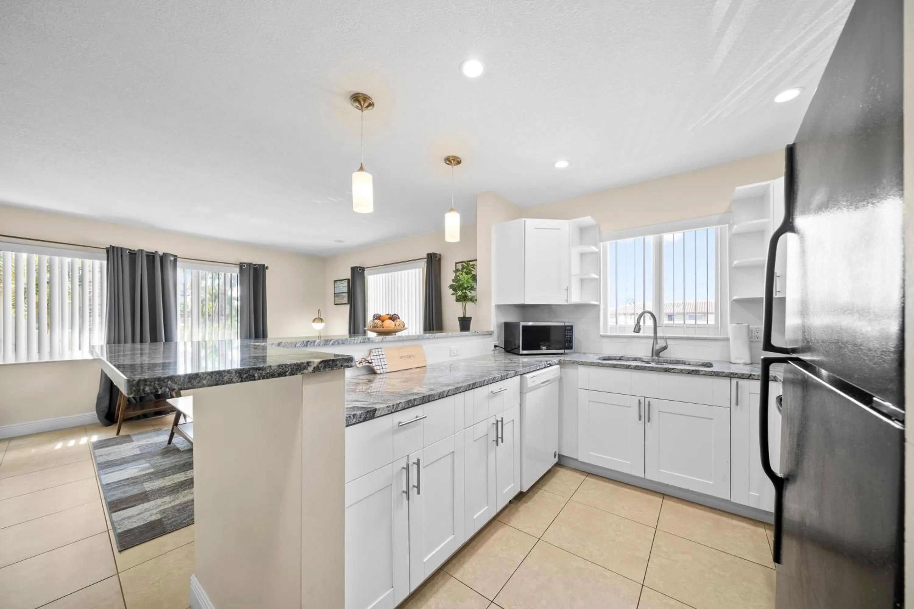 Kitchen or kitchenette in Coco Palms Apartments By Lowkl