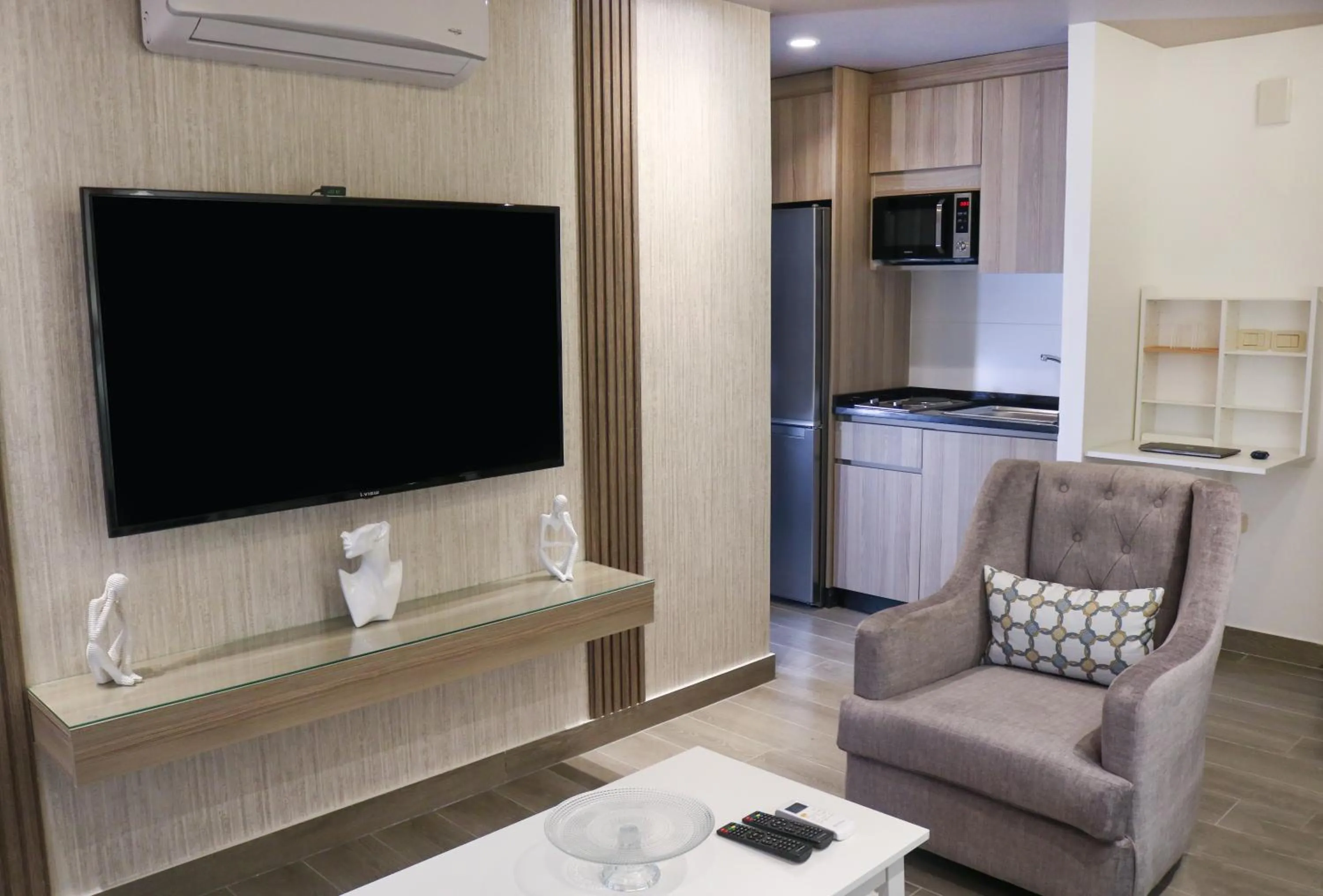 Kitchen or kitchenette in Red Carpet Hotel & Suites