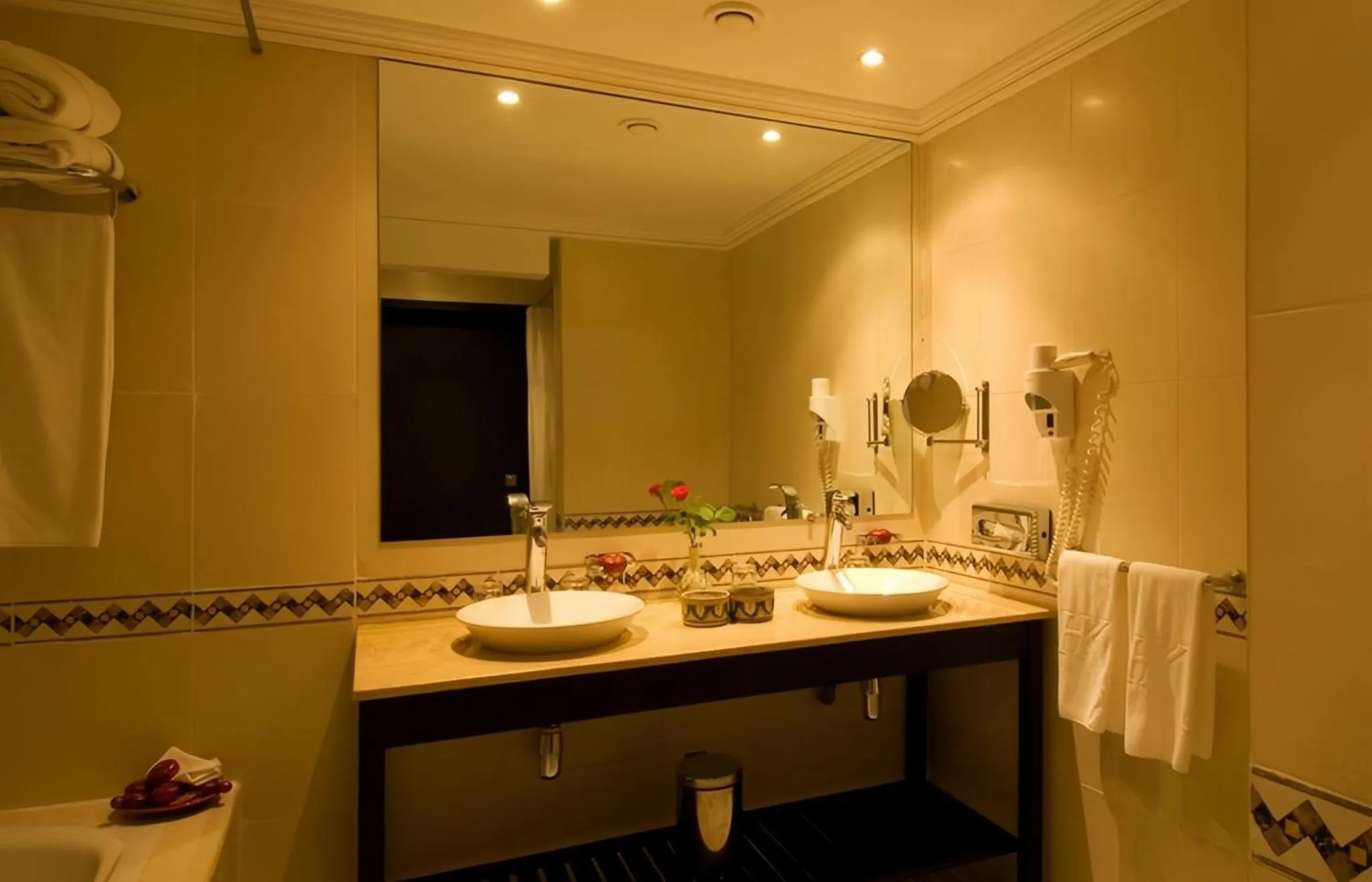 Bathroom in Hôtel Le Semiramis Marrakech by Bravia Hotels