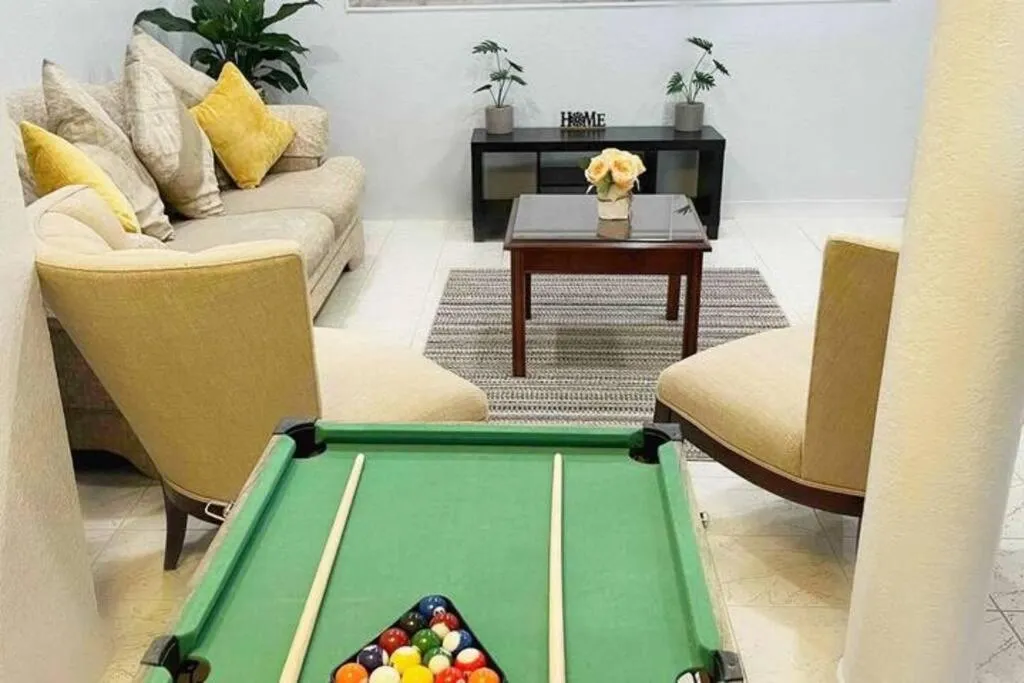 Billiard in Amazing & cozy Duplex near Zoo Miami !