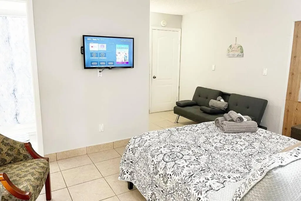 Bedroom, Bed in Amazing & cozy Duplex near Zoo Miami !