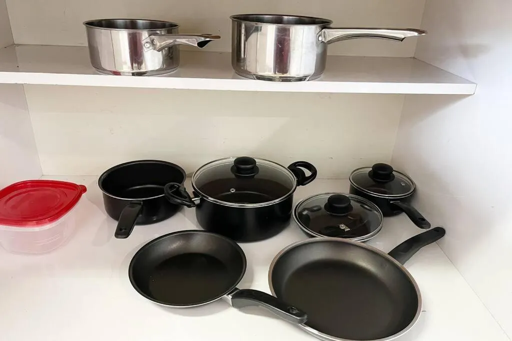 Kitchen or kitchenette in Amazing & cozy Duplex near Zoo Miami !