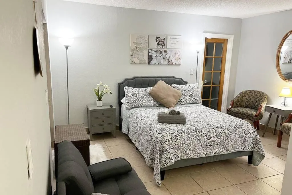 Bedroom, Bed in Amazing & cozy Duplex near Zoo Miami !